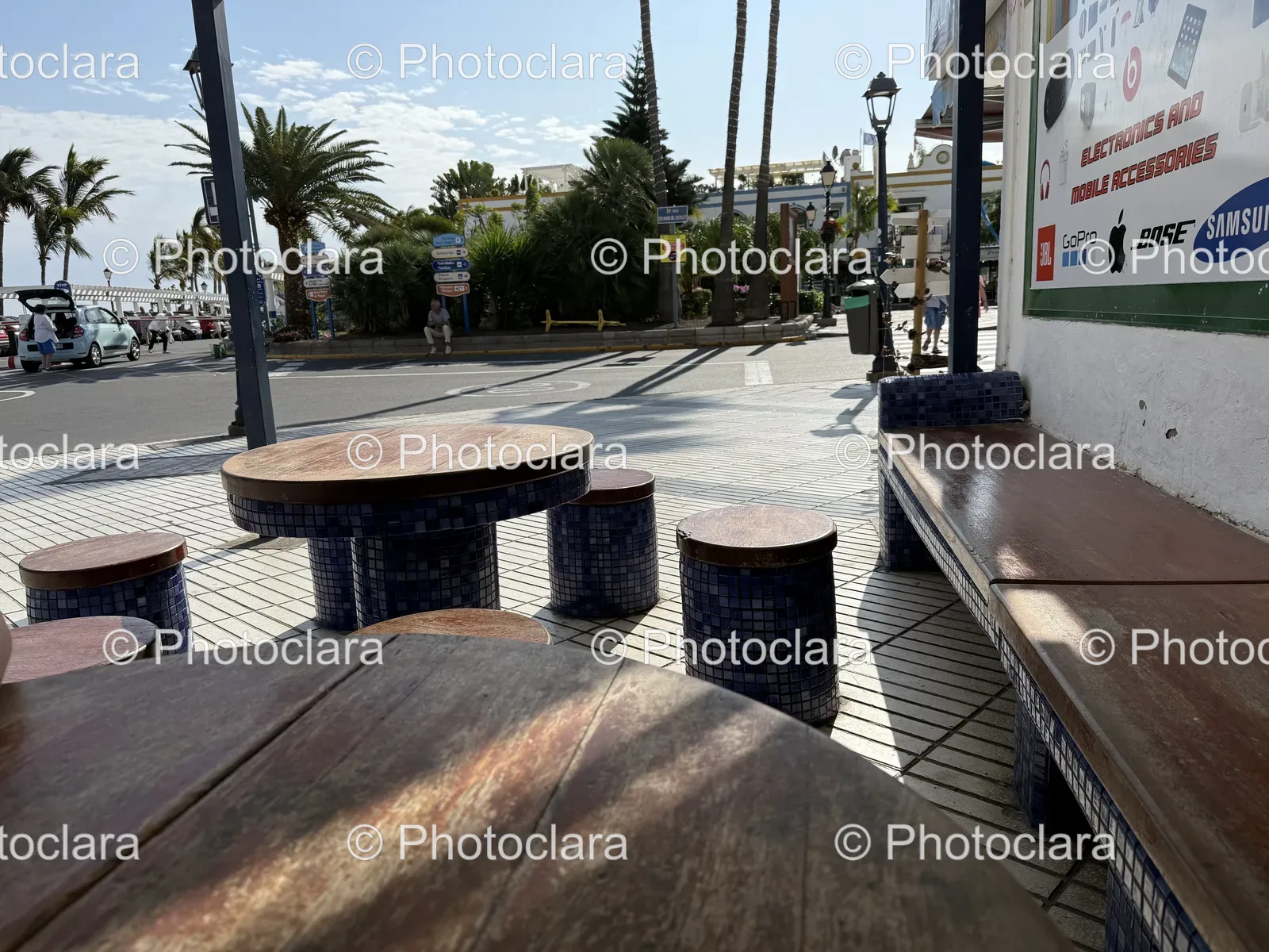 outdoor-seating-electronics-brand-storefront.jpg