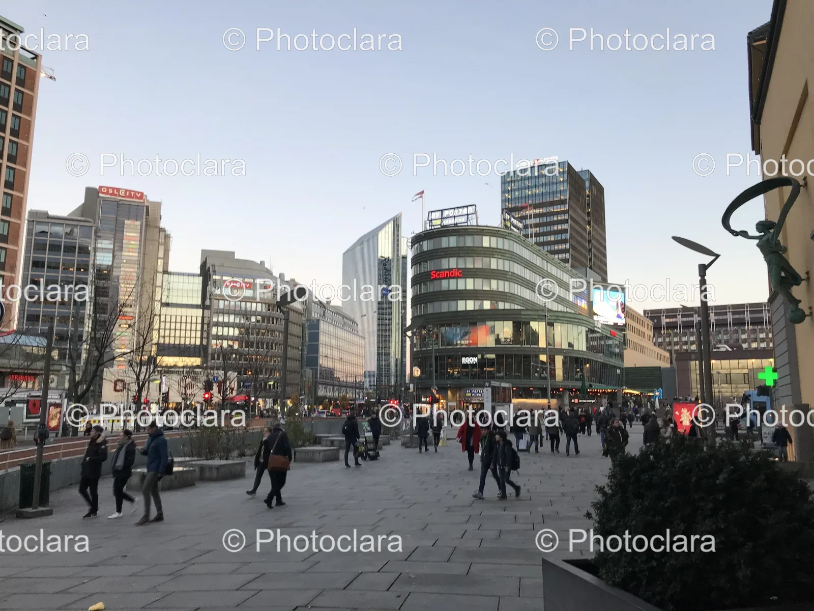 group-of-people-walking-in-busy-city.jpg
