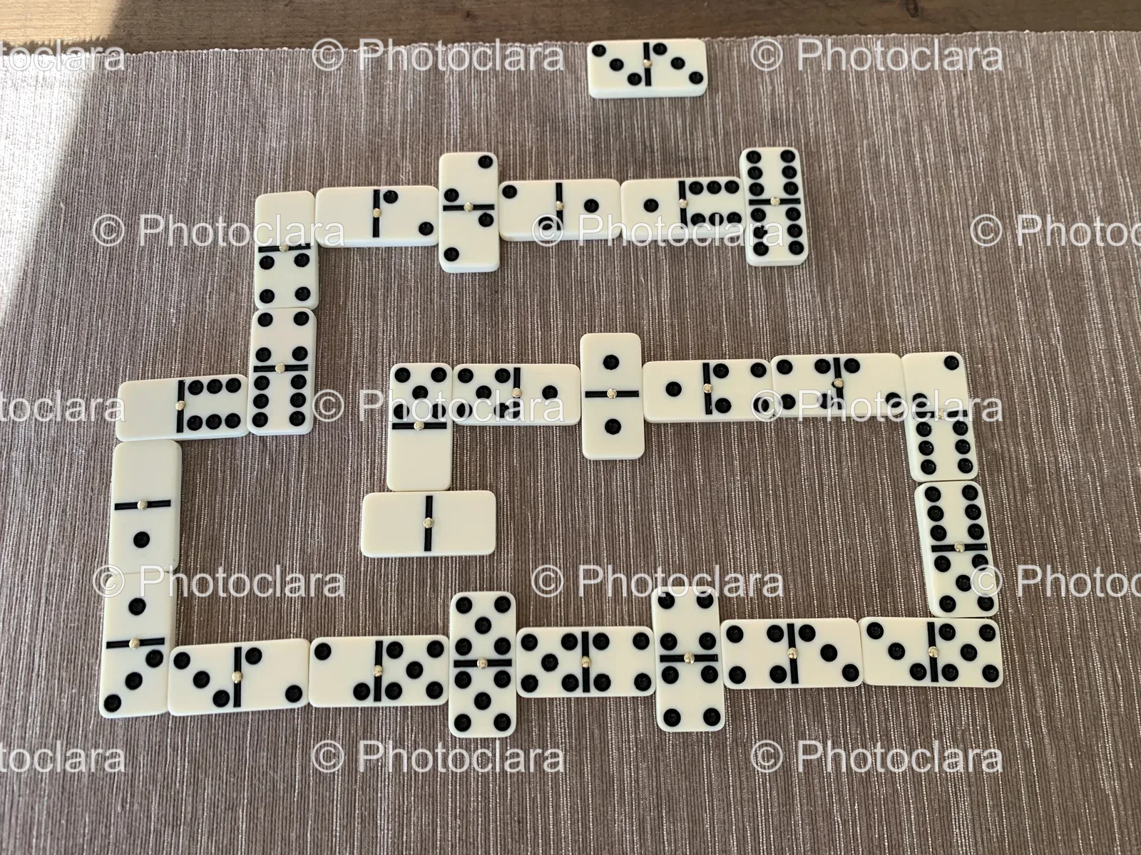 Intriguing Domino Pattern in Line