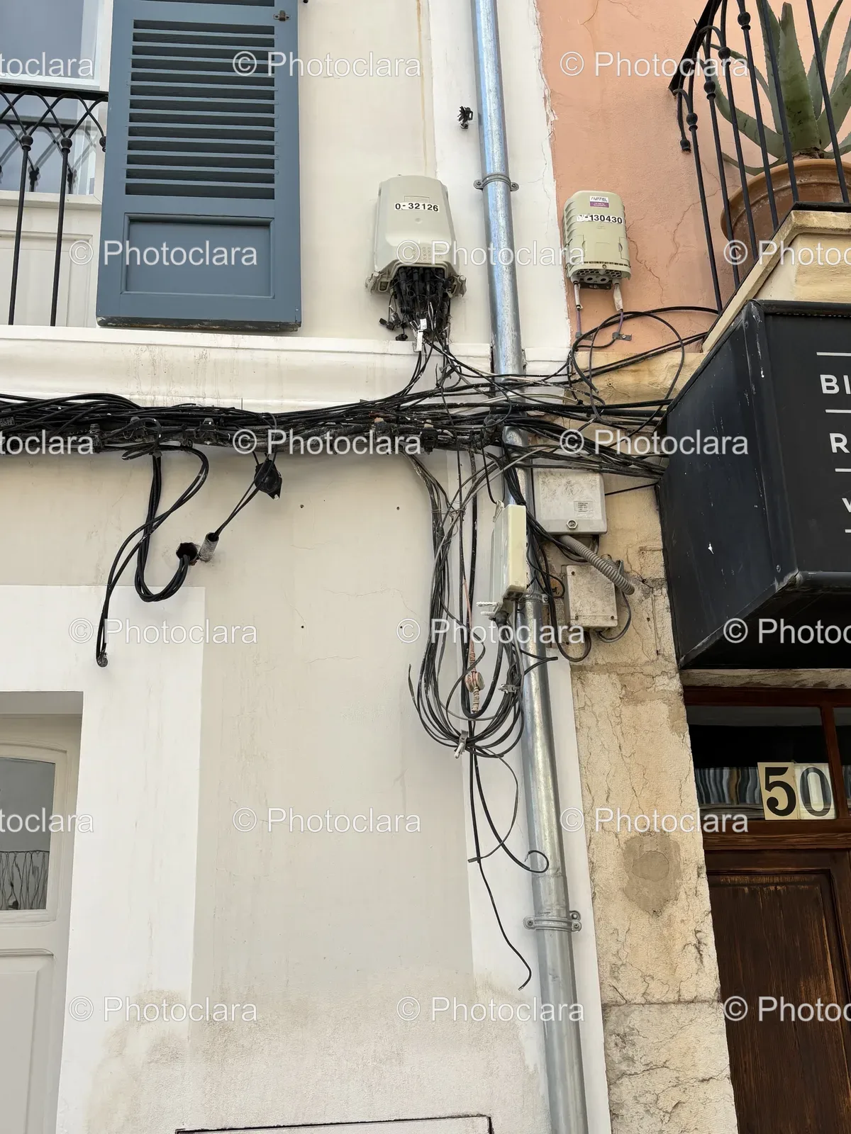 Building with Iron Wires and Windows