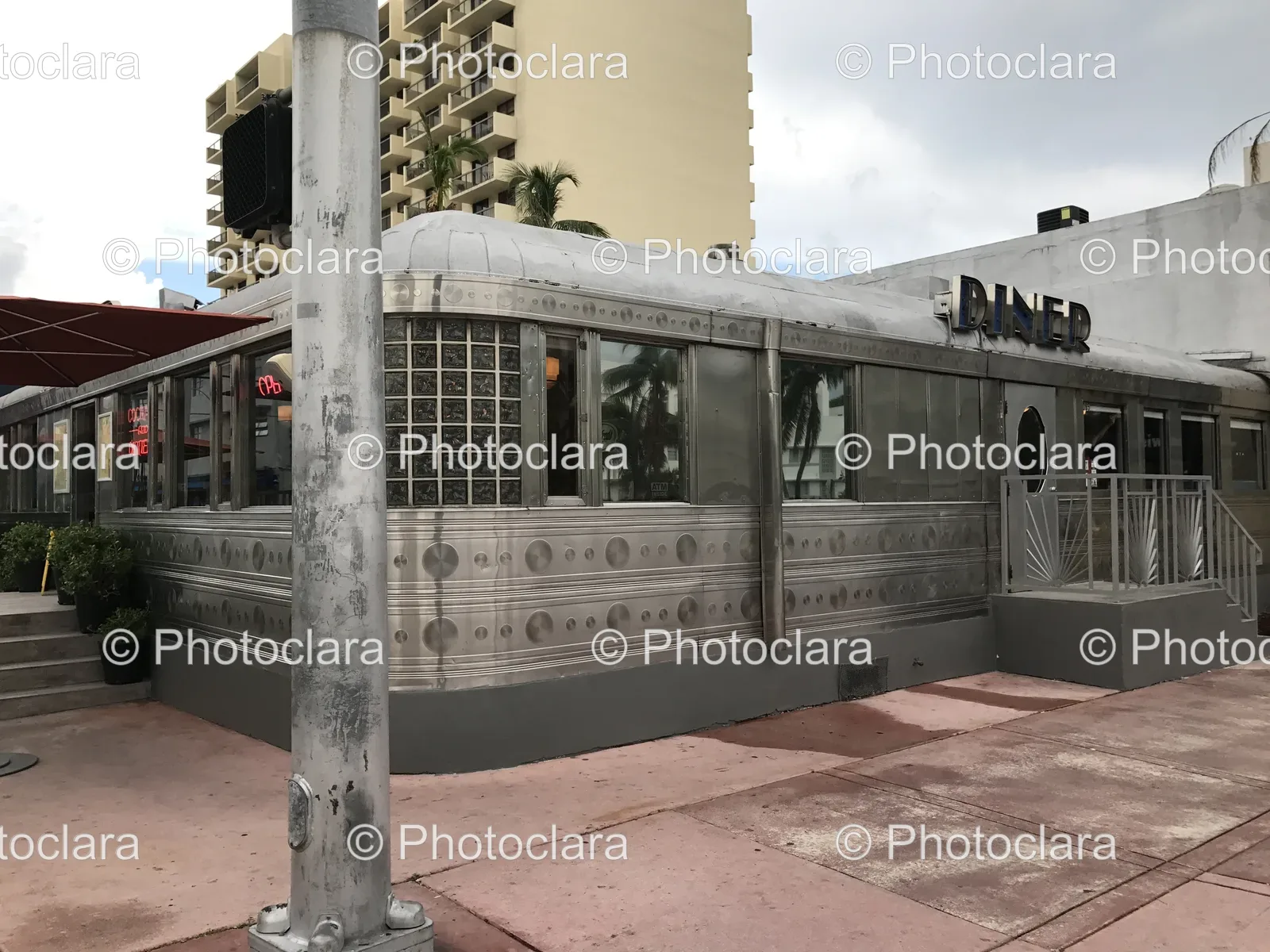 Silver Diner with Pole