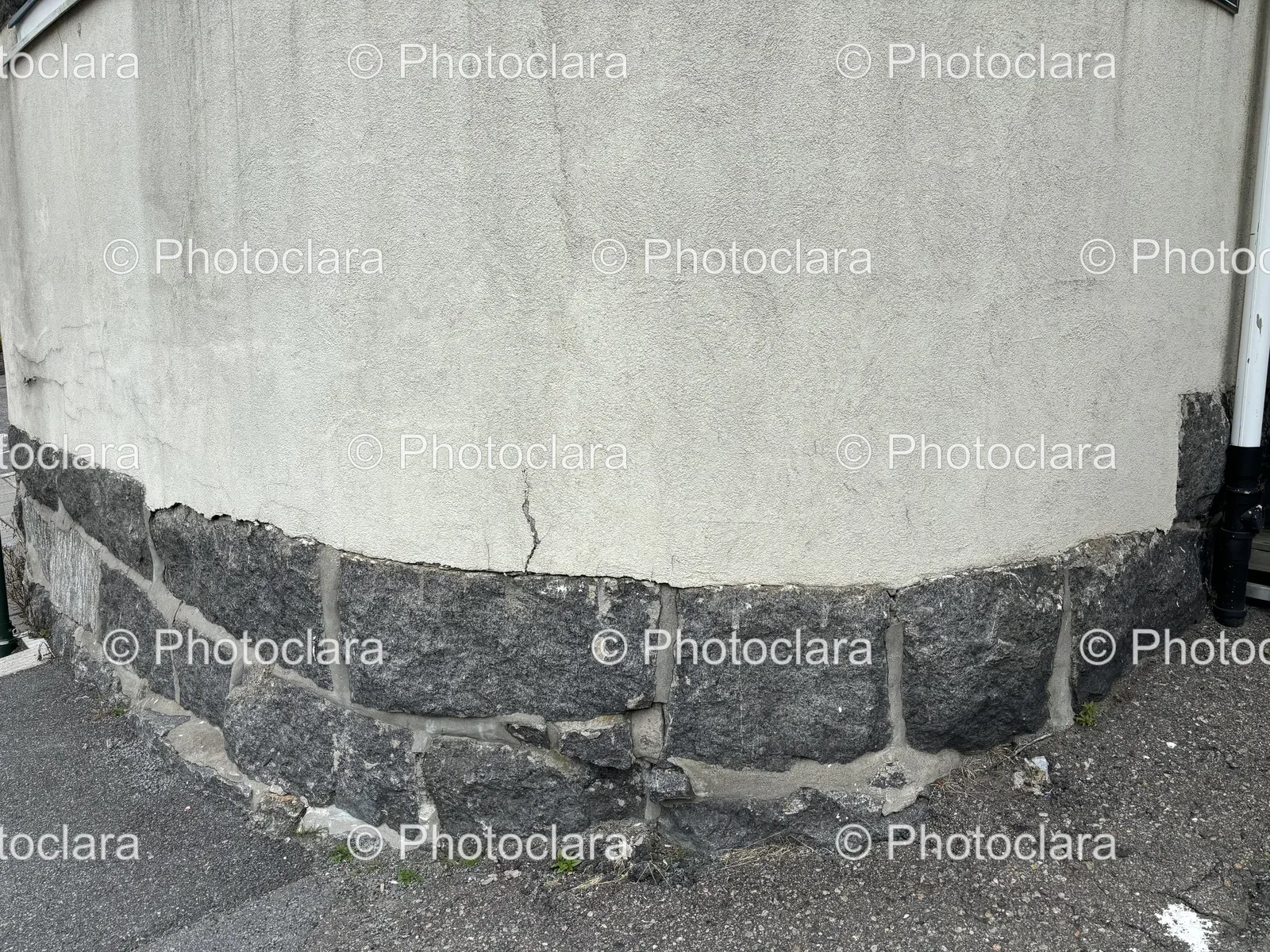 stone-wall-with-cement-base.jpg
