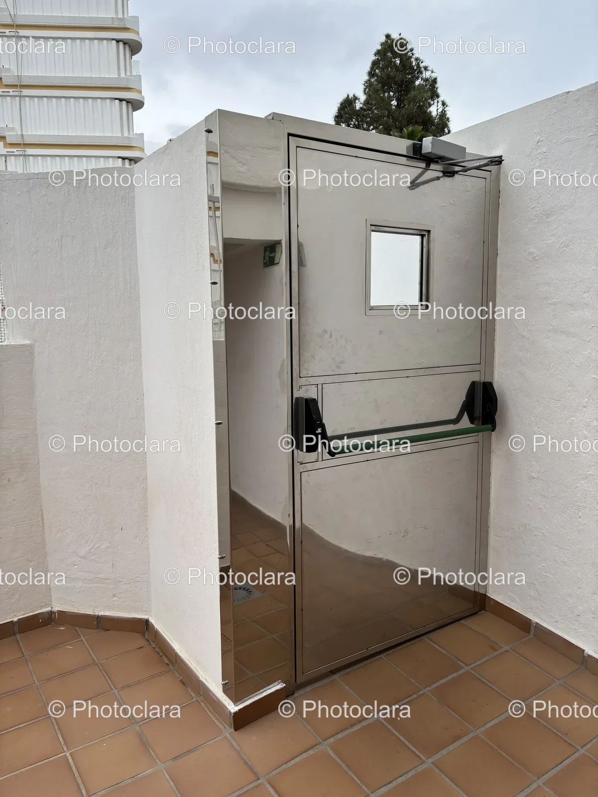 minimalistic-outdoor-door-with-sky-reflection.jpg