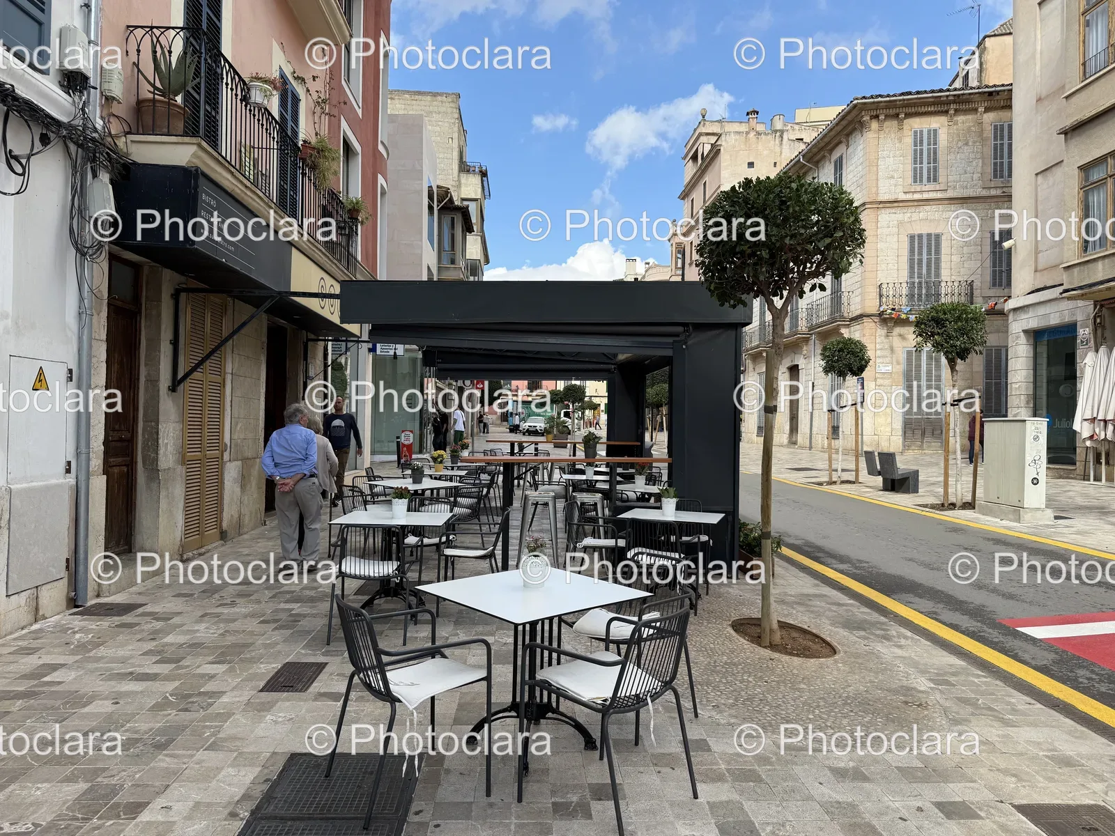 Charming-Sidewalk-Bistro-Setup.jpg