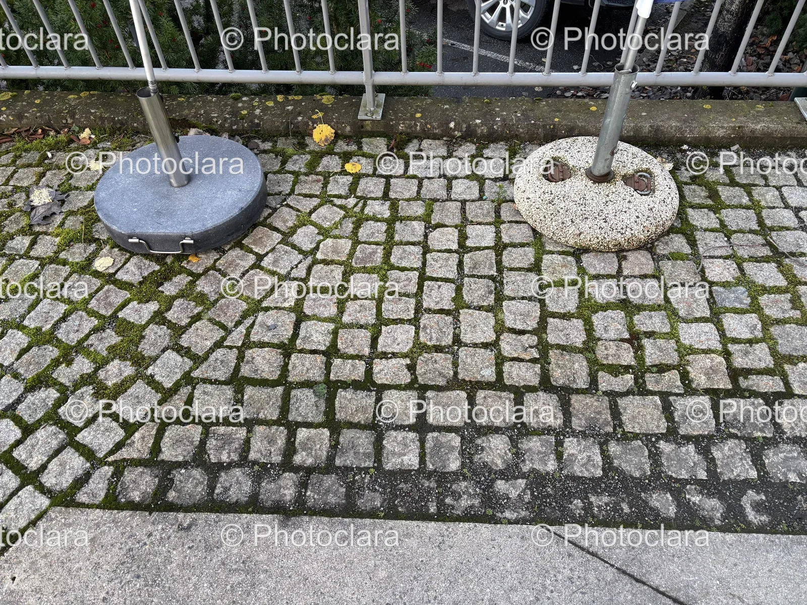 stone-and-metal-fence-with-cobblestones.jpg