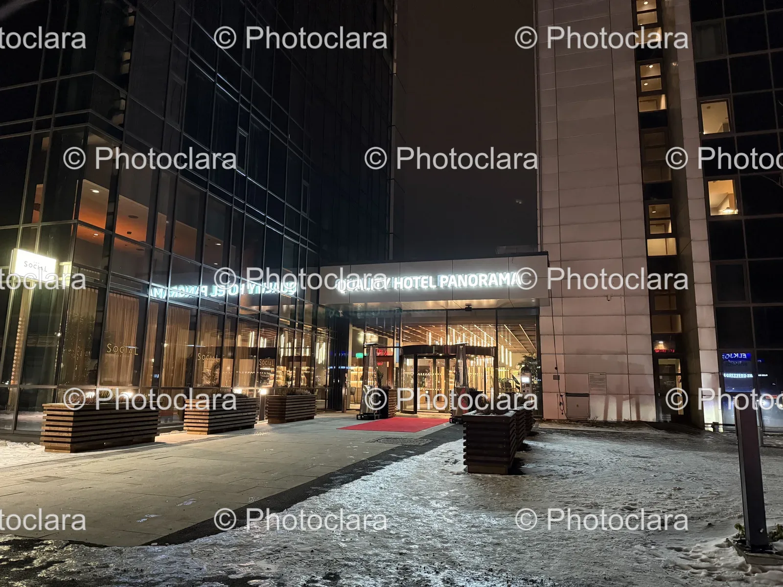 Quality-Hotel-Panorama-at-Night.jpg