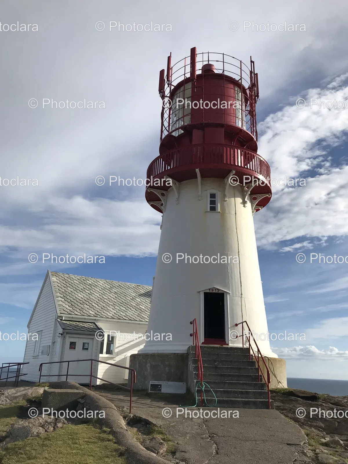 Lighthouse-on-a-Hill.jpg