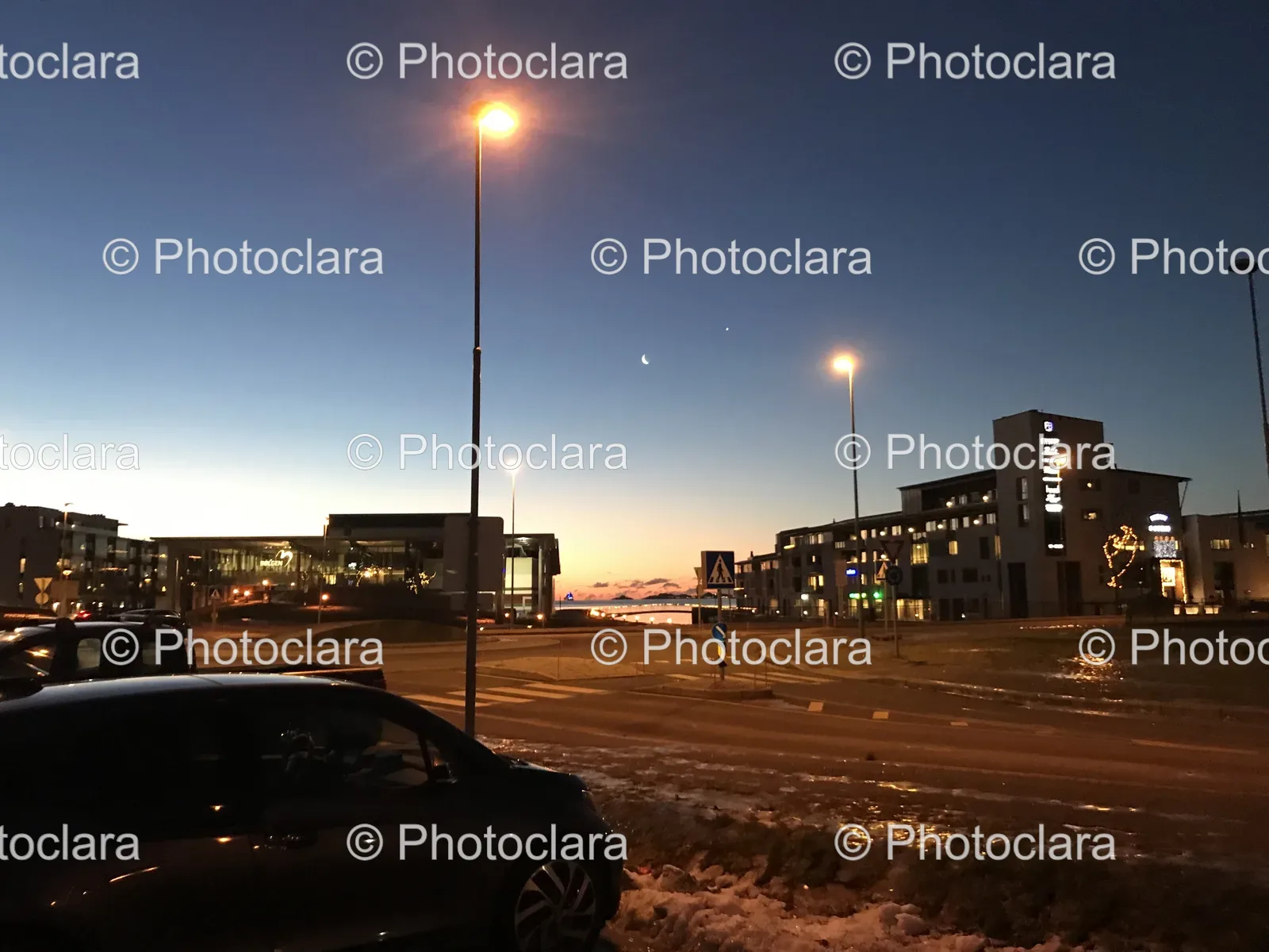 nighttime-city-street-car-building.jpg