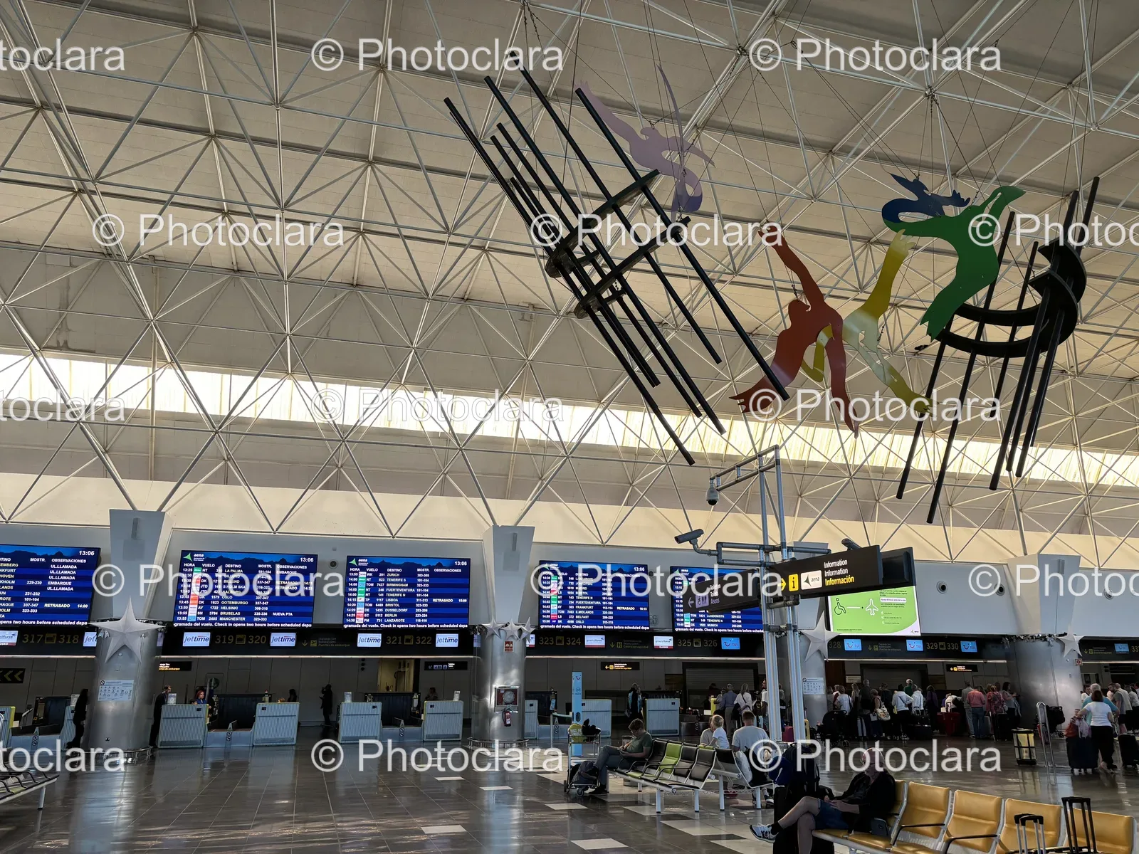 Bustling-Airport-Terminal-Scene.jpg