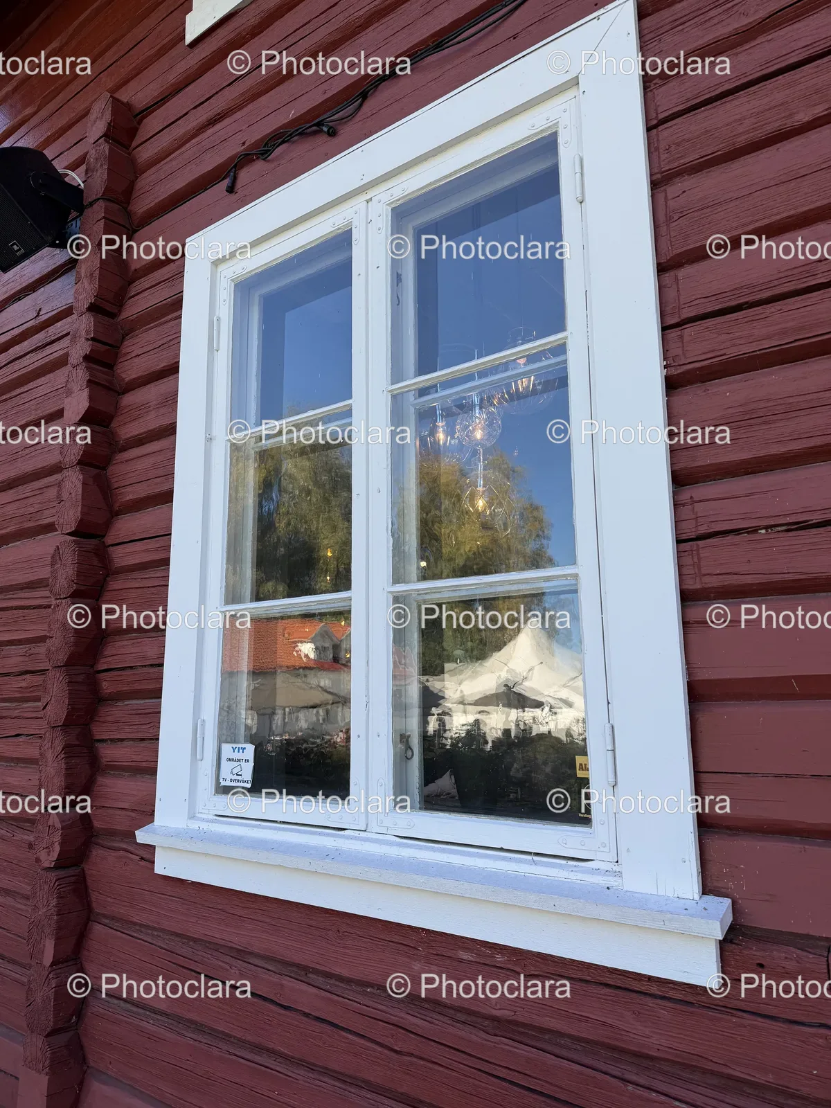 Red-Brick-Residential-Building-Sash-Windows.jpg