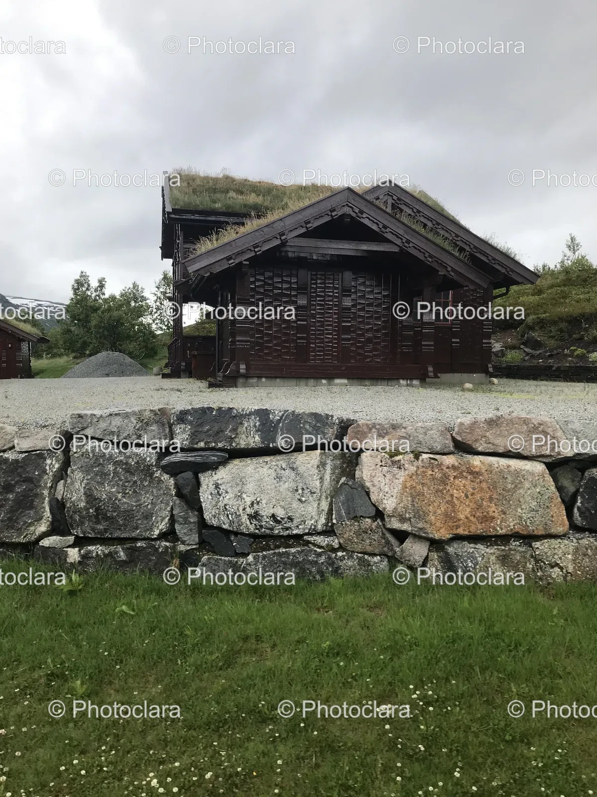 house-with-grass-roof.jpg