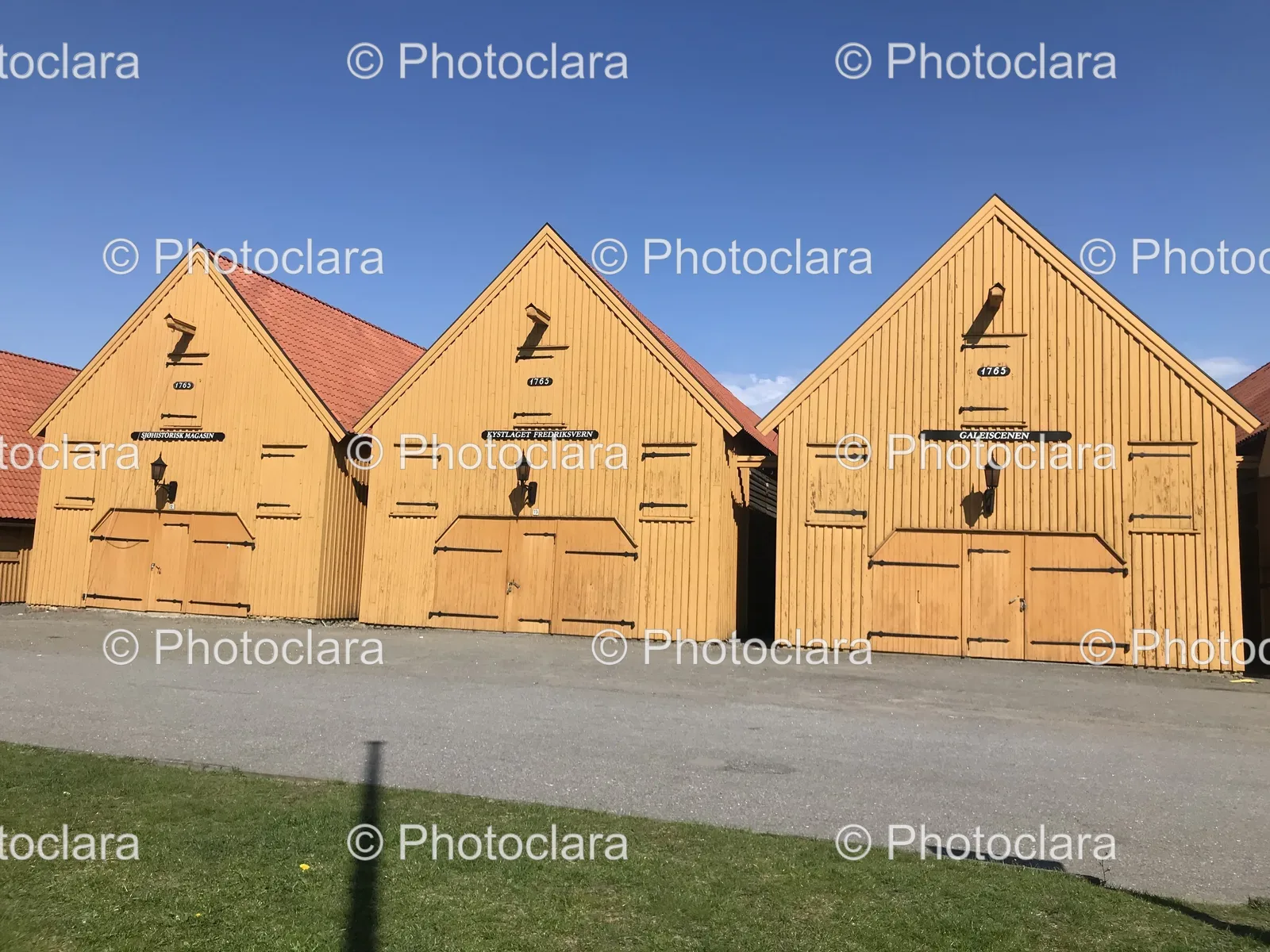 Wooden-Buildings-Row-Rustic-Historical.jpg