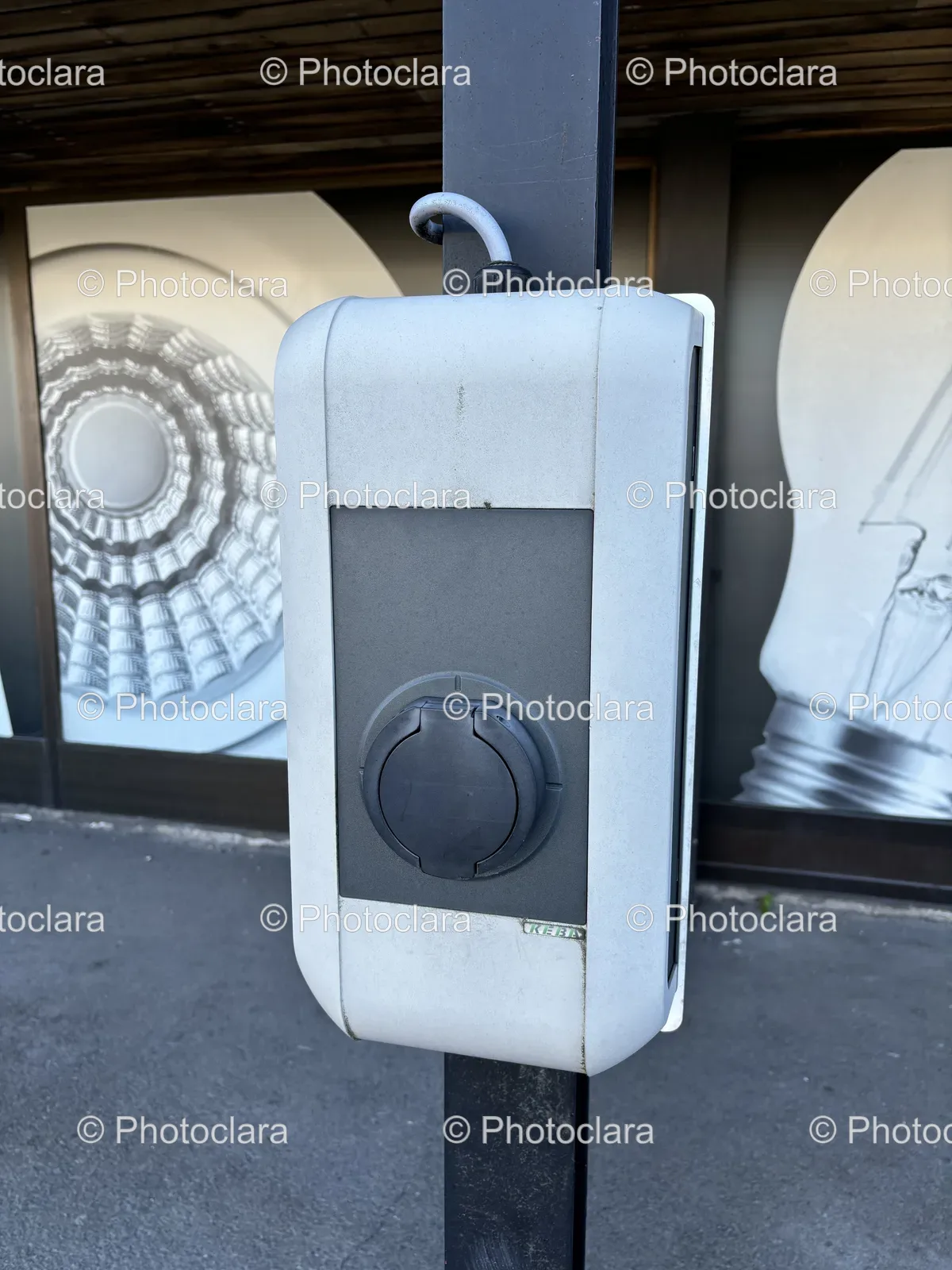 Outdoor-Building-Meter-Black-Knob.jpg