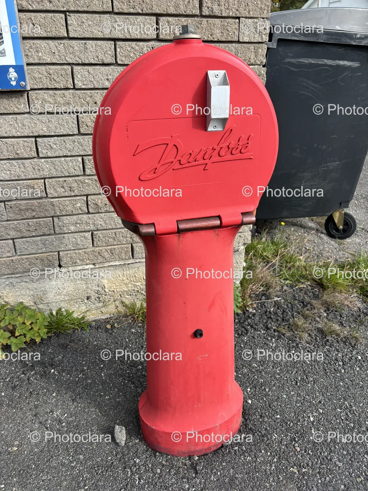 Red-Object-Building-Side.jpg
