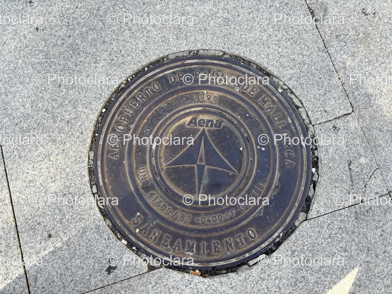 Intricately_Designed_Manhole_Cover_Urban_Landscape.jpg