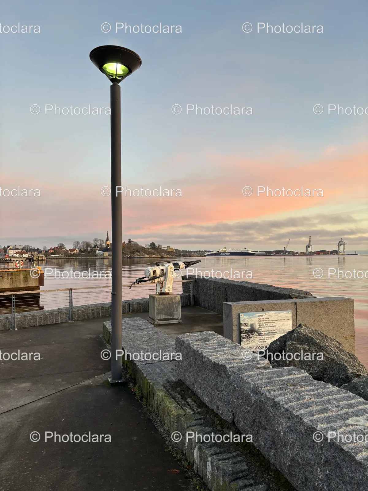 Light-Pole-by-Waterfront-Serenity.jpg