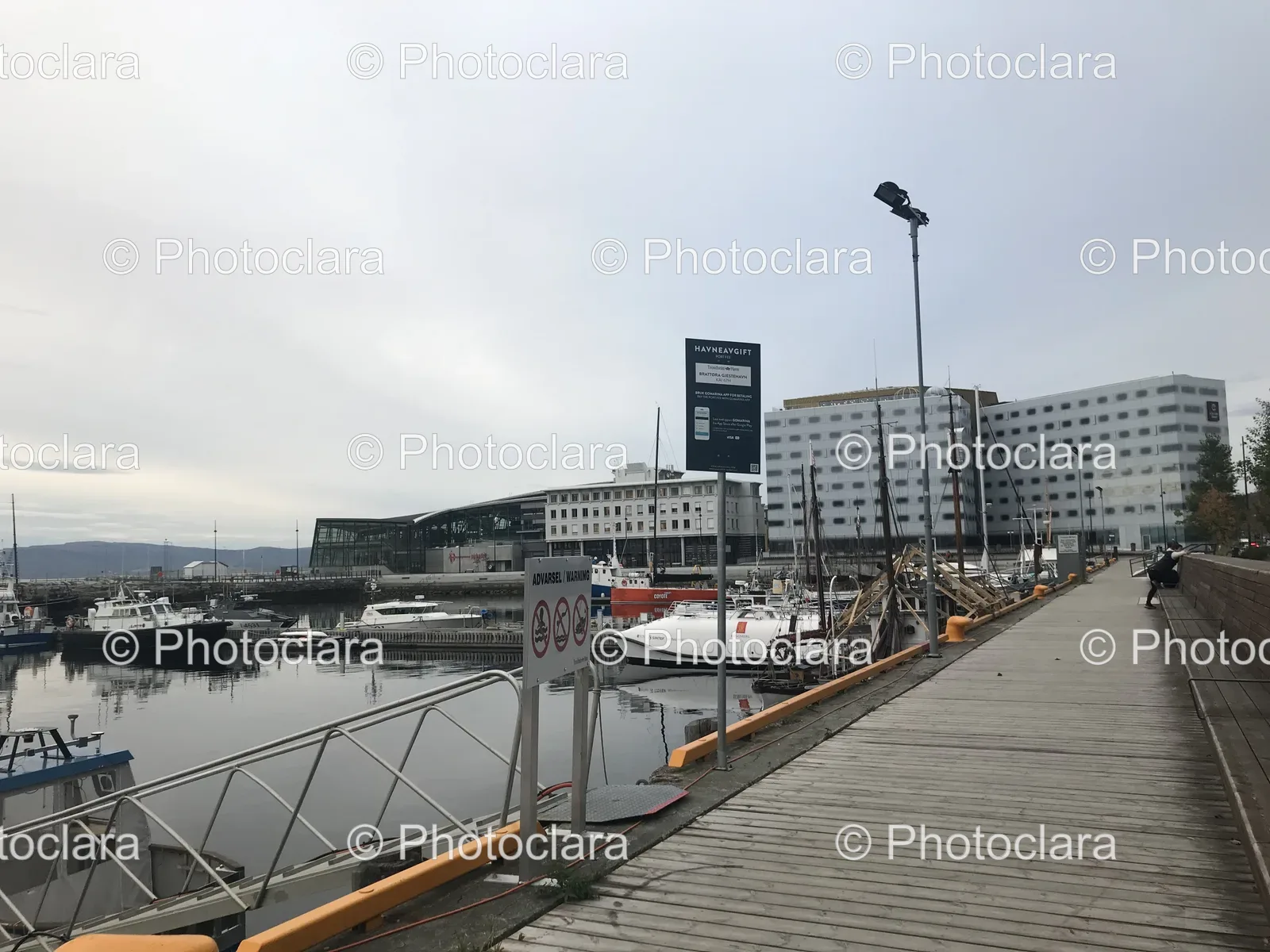 dock-with-boats-buildings-trondheim.jpg