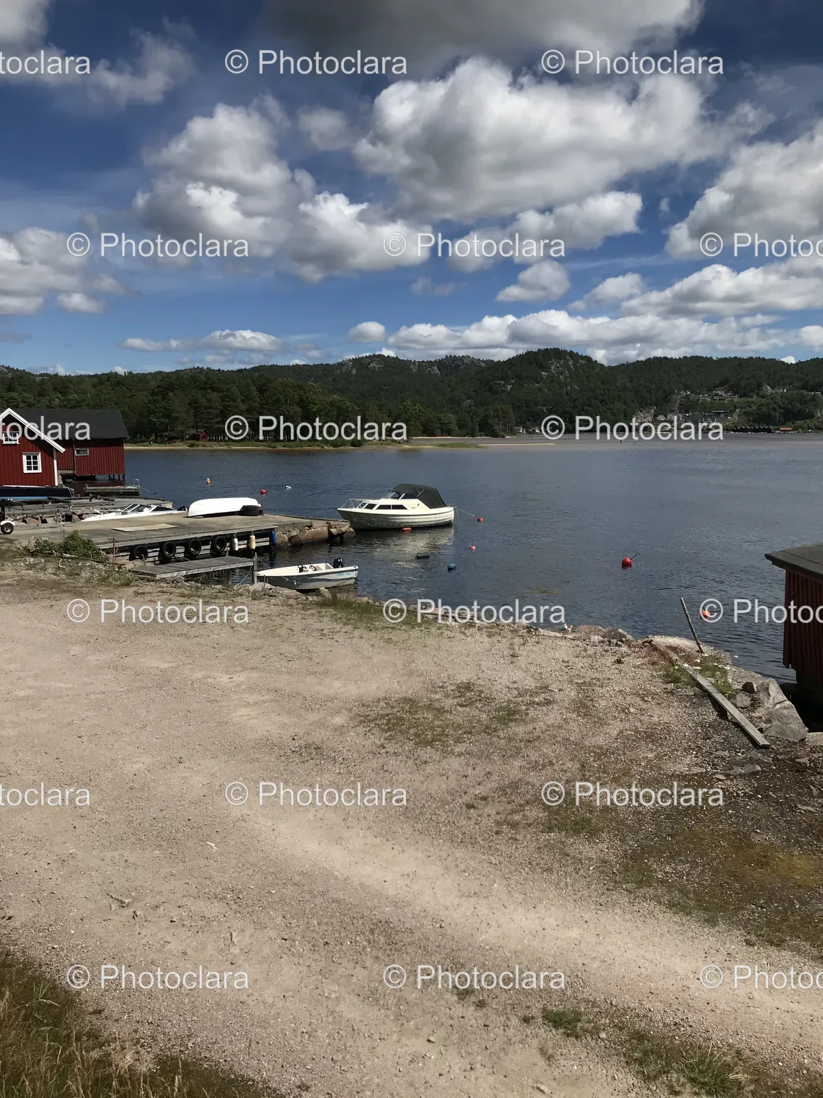 peaceful-boat-on-the-lake.jpg
