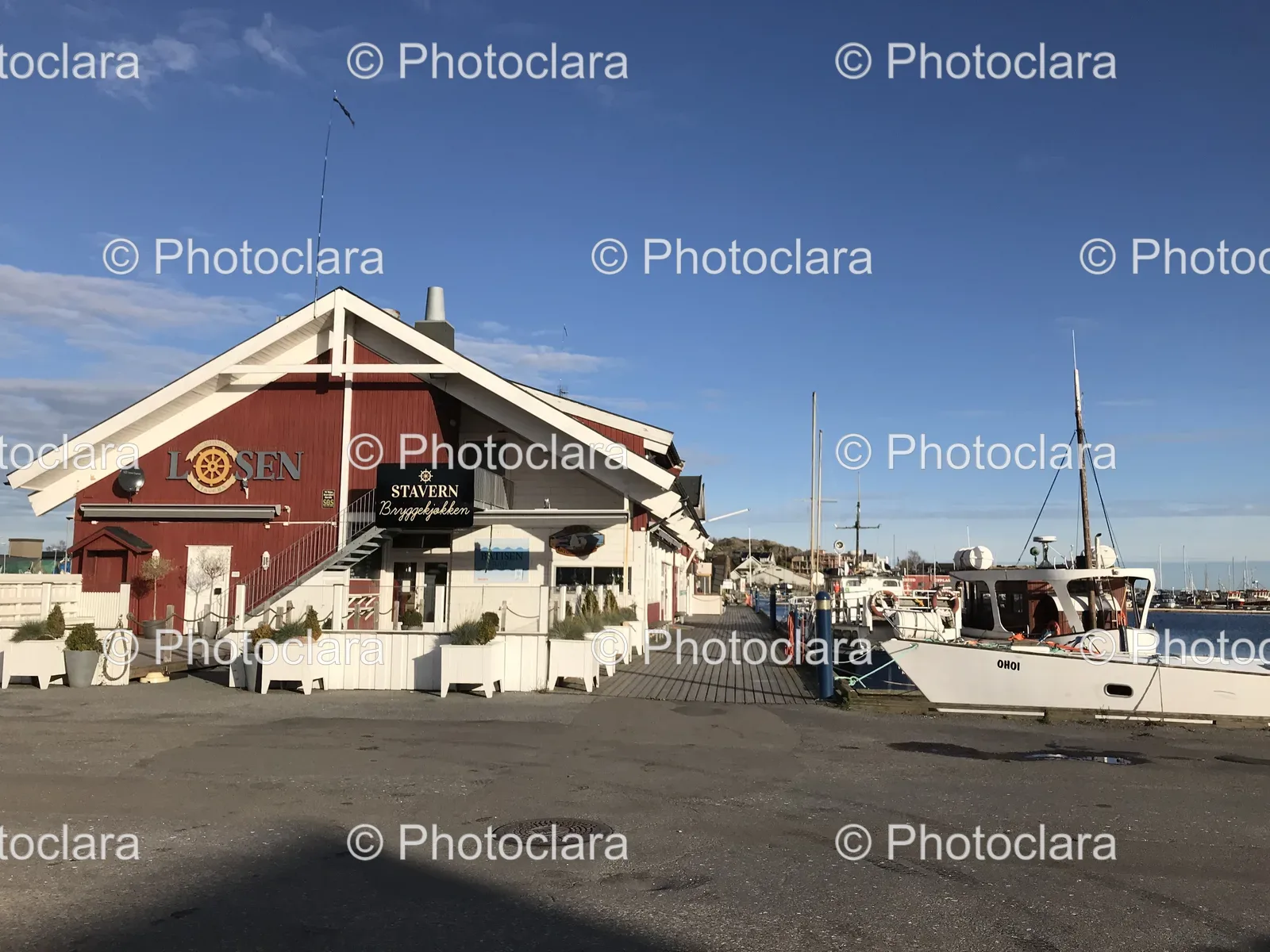 building-with-boats-at-stavern-marina.jpg