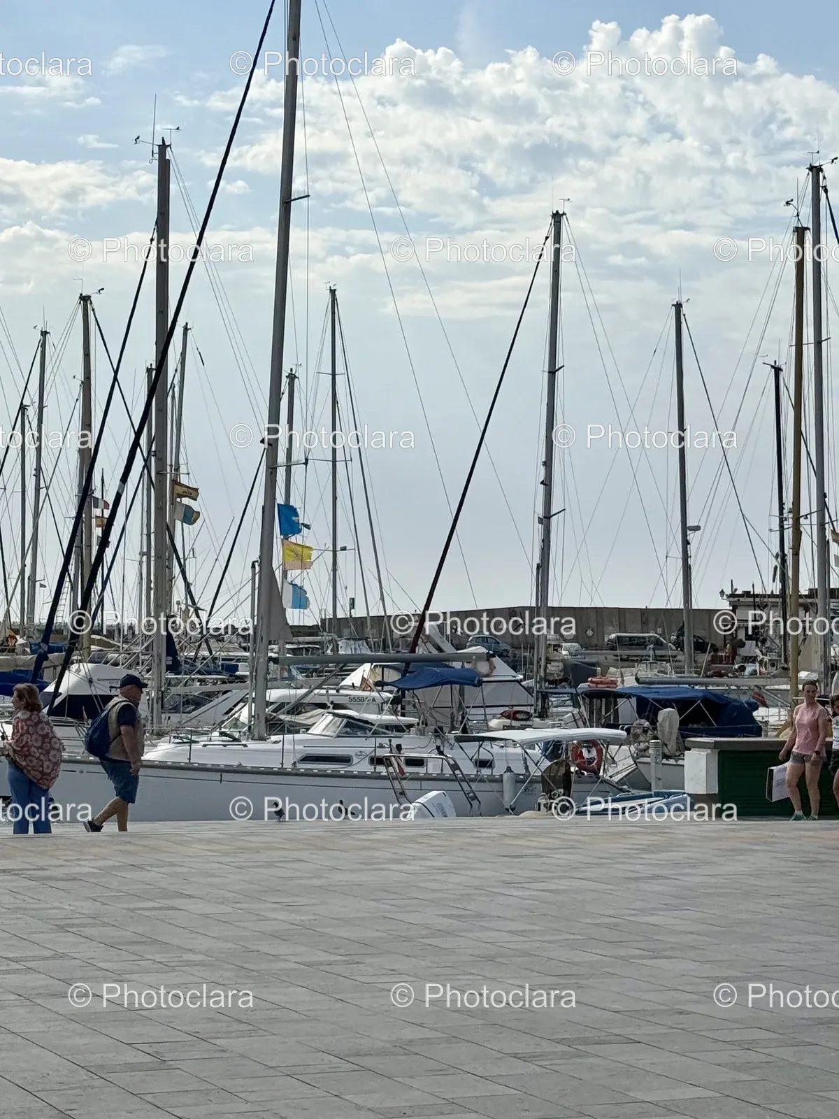 strolling-by-the-sailboats.jpg