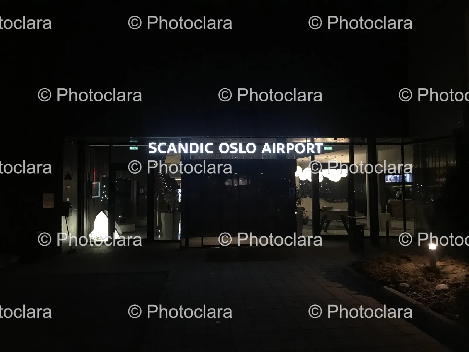 Scandic-Oslo-Airport-at-Night.jpg