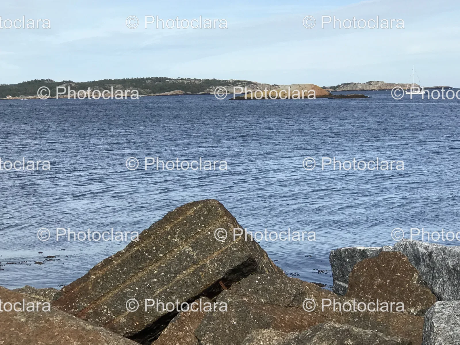 Serene-Rocks-in-the-Water.jpg