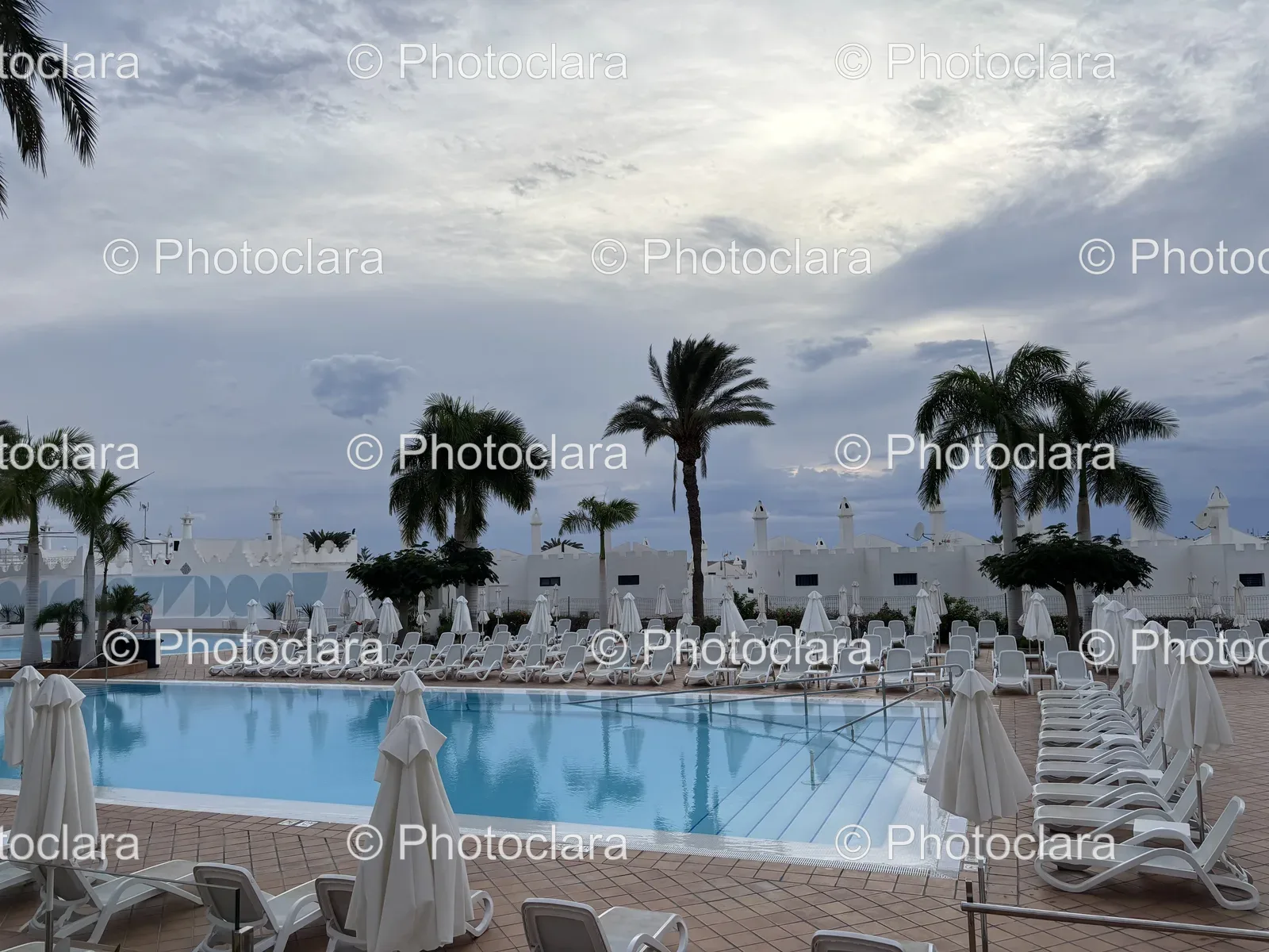 Relaxing-Poolside-Paradise.jpg