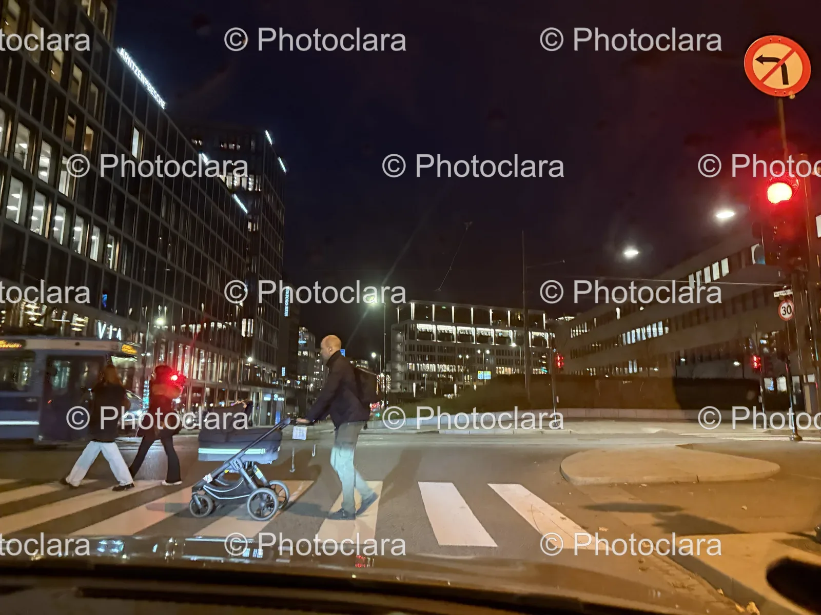 Street-Life-Crossing-the-City.jpg