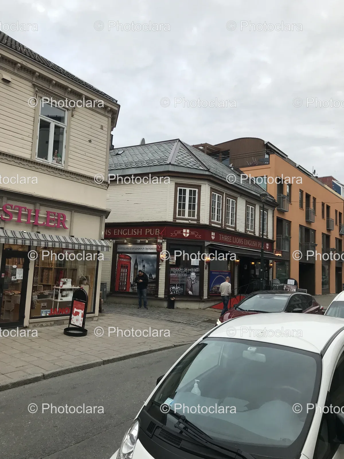 Street-Scene-with-Cars-and-Buildings.jpg