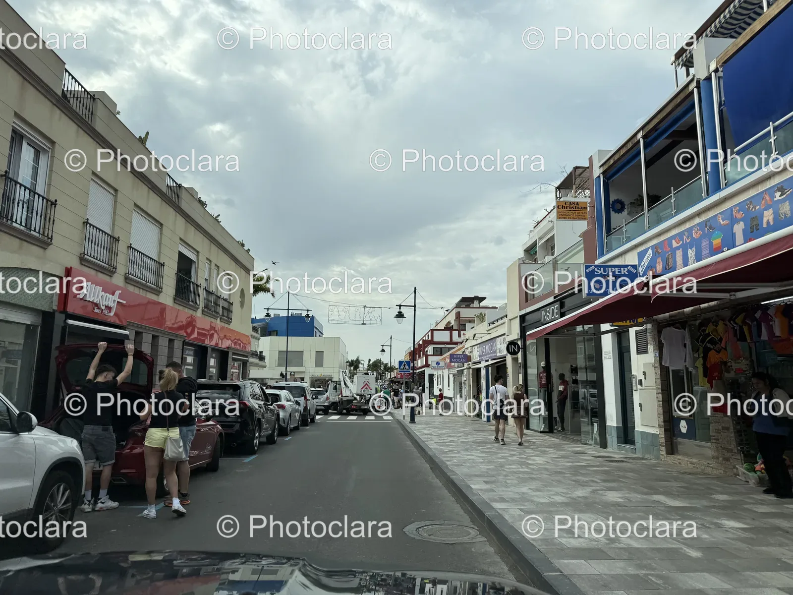 Vibrant-Urban-Street-Scene.jpg