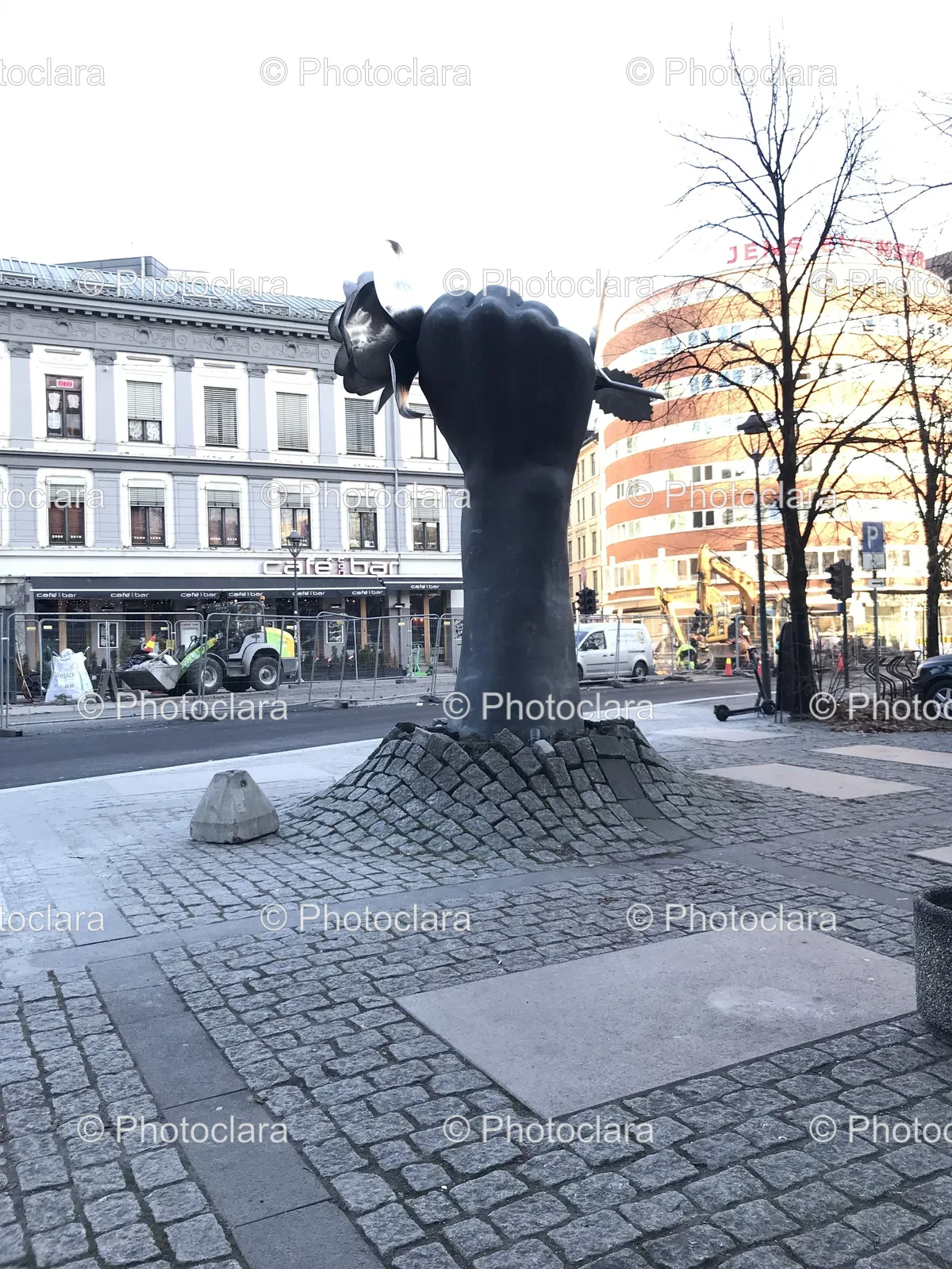 Fist-Statue-in-the-City.jpg