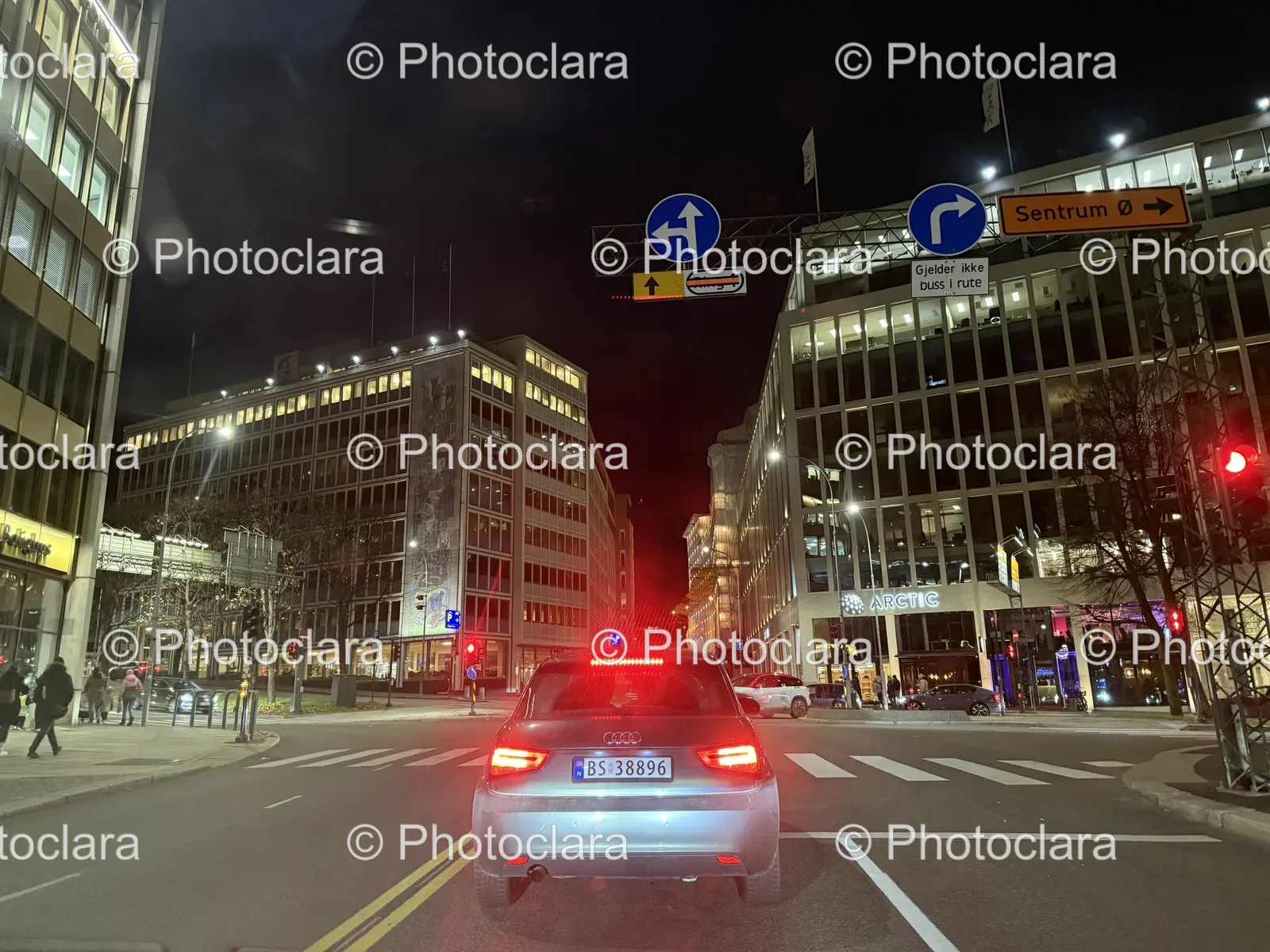 Car-in-the-City-Night.jpg
