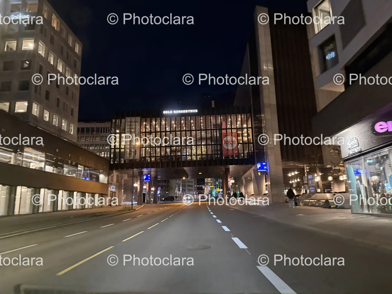 Nighttime-Street-in-Oslo.jpg