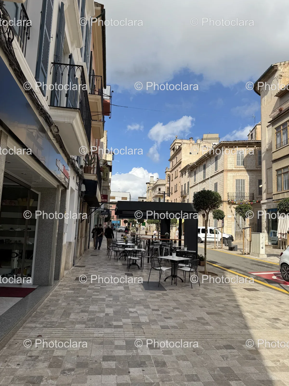 Charming-Street-Cafes-Outdoor-Urban-Dining.jpg