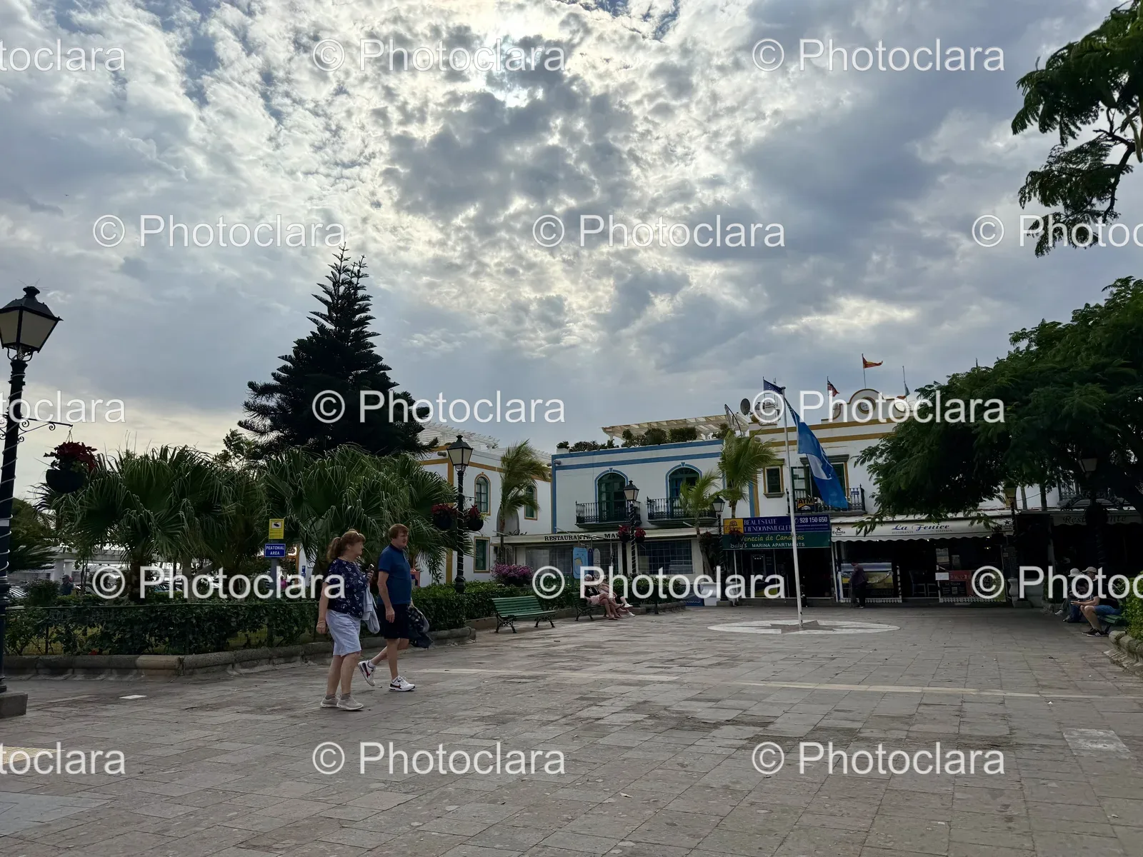 bustling-city-plaza.jpg