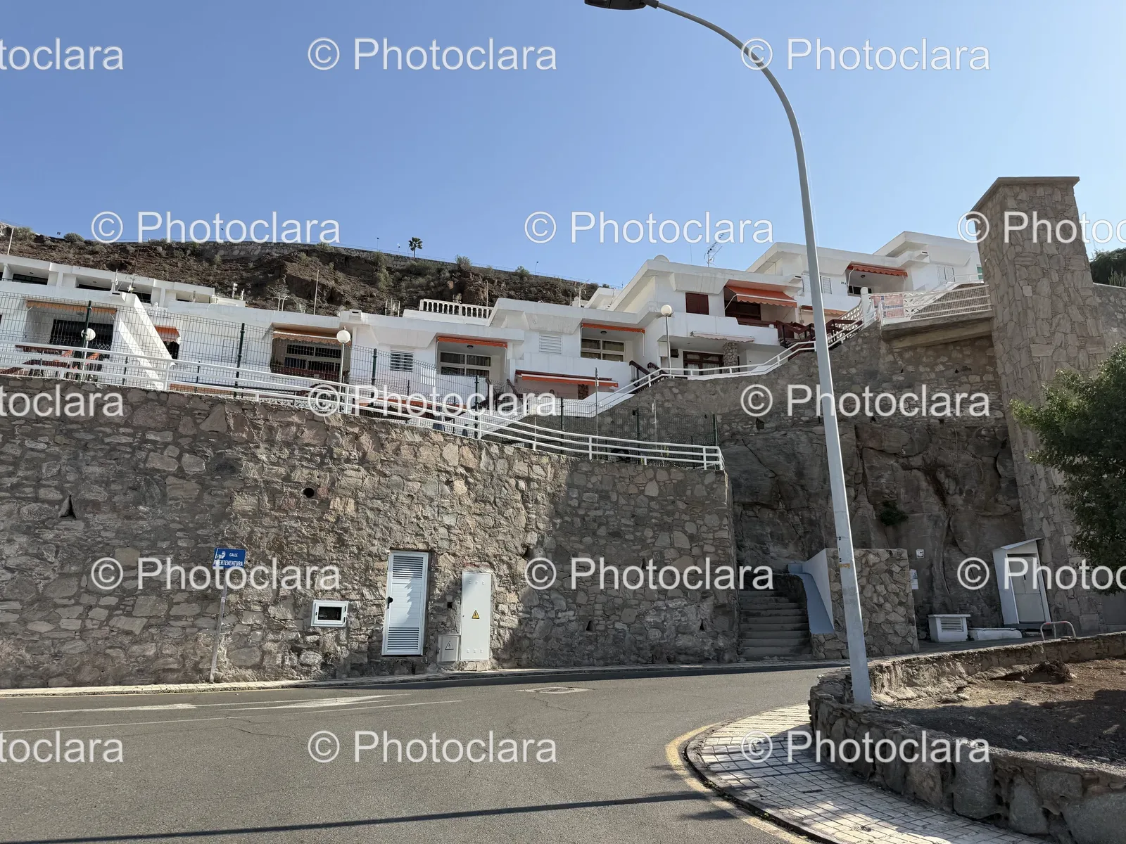 charming-stone-wall-street-view.jpg