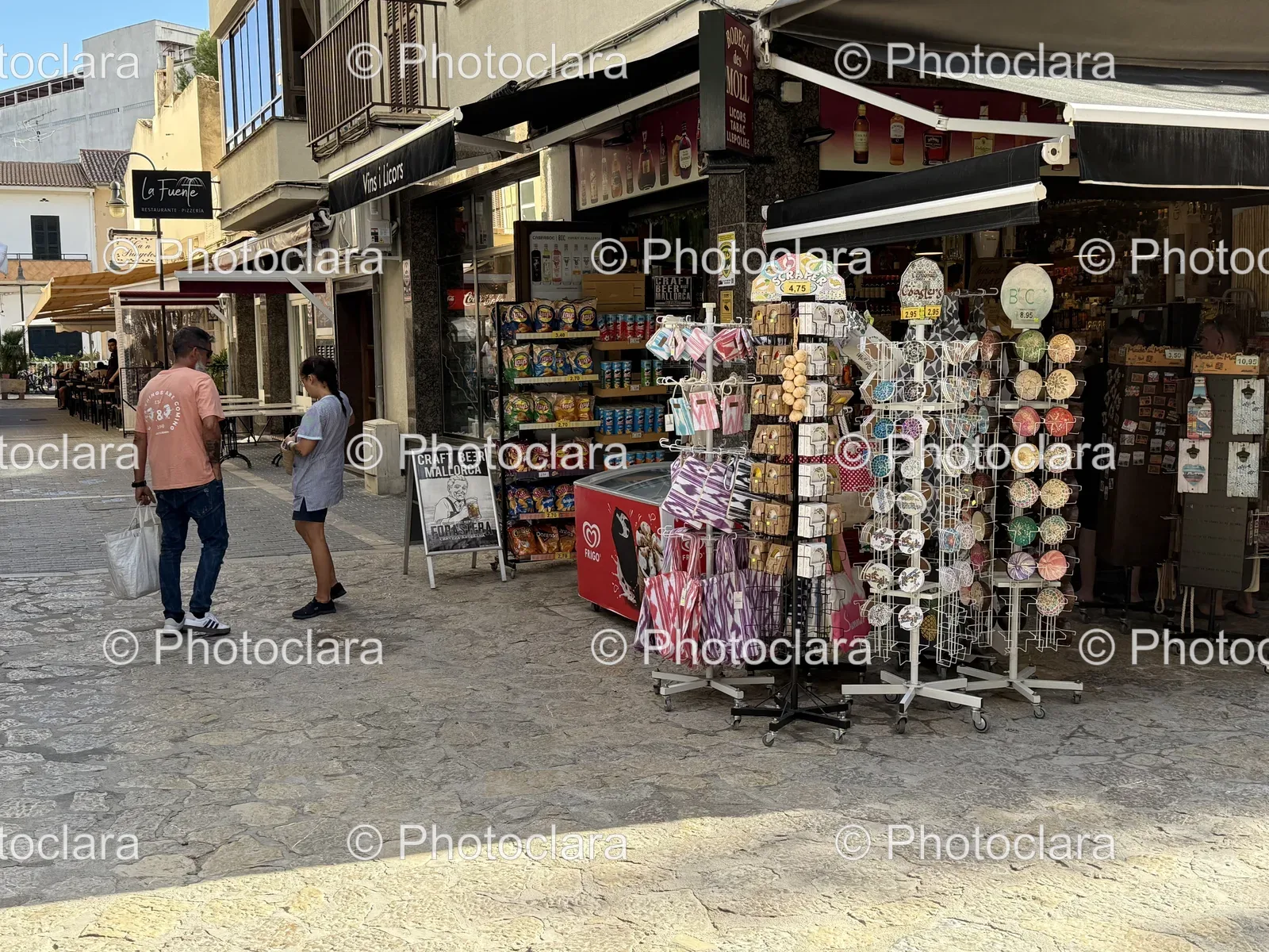 Bustling-Street-Market-in-Europe.jpg