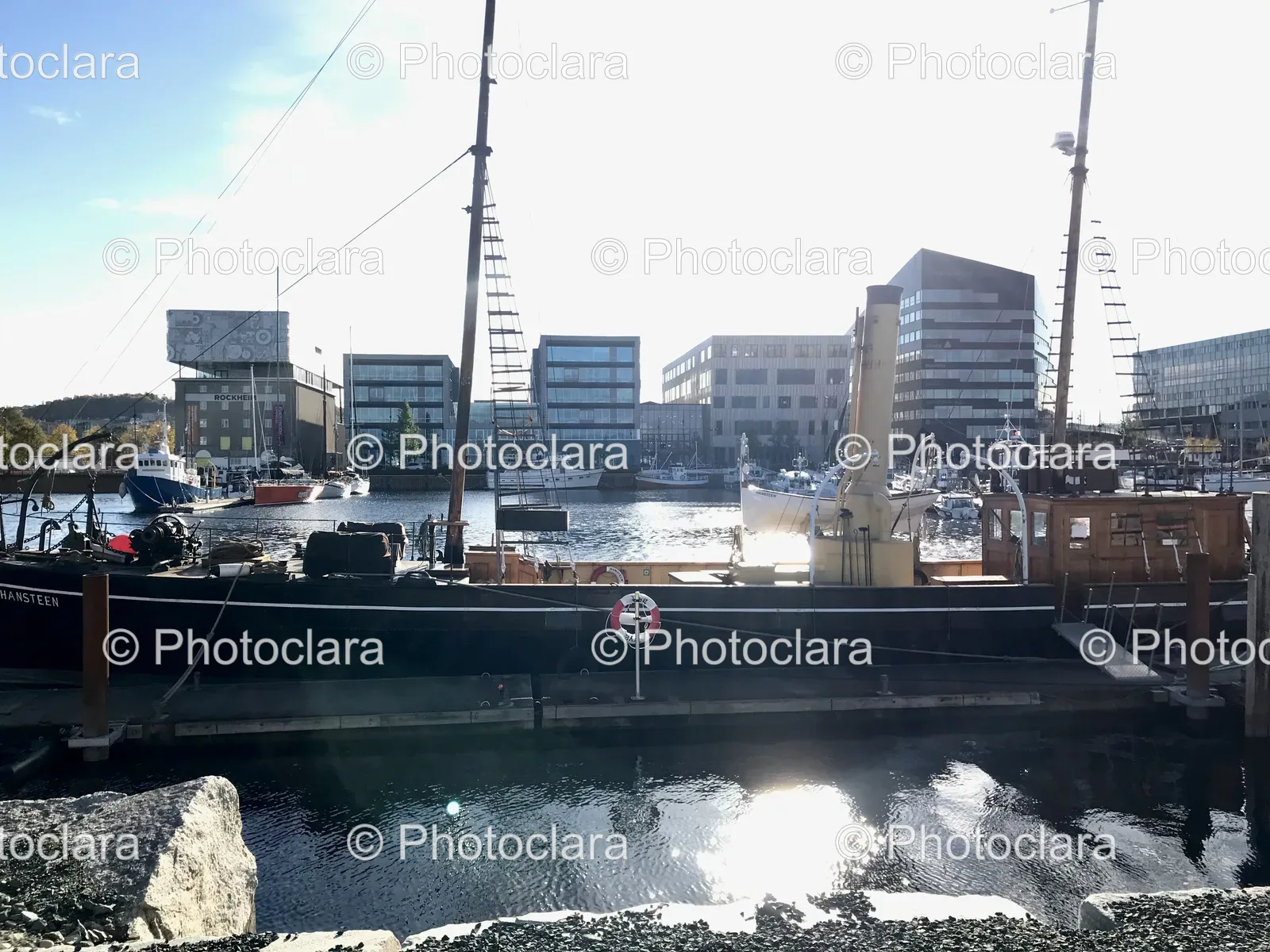 Urban-Waterfront-with-Boats-and-Buildings.jpg