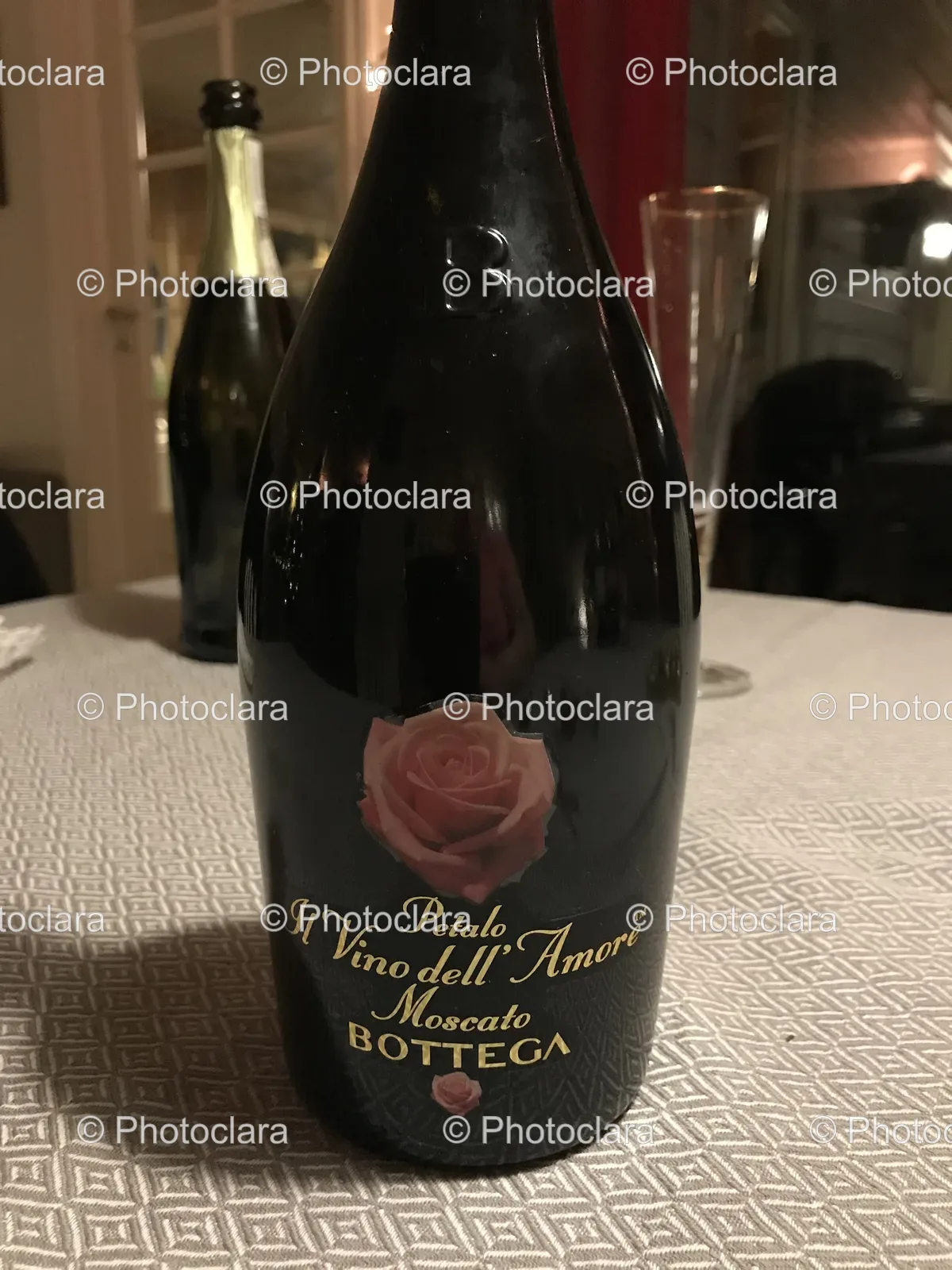 Petalo-Il-Vino-dellAmore-Moscato-by-BOTTEGA.jpg