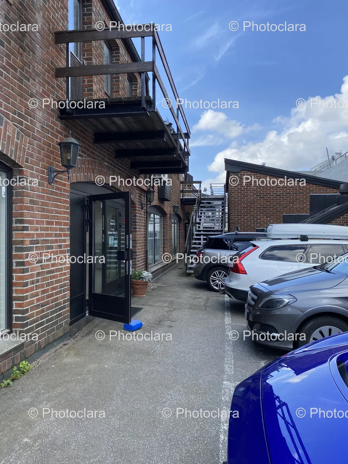 Cars-Parked-in-a-Lot.jpg
