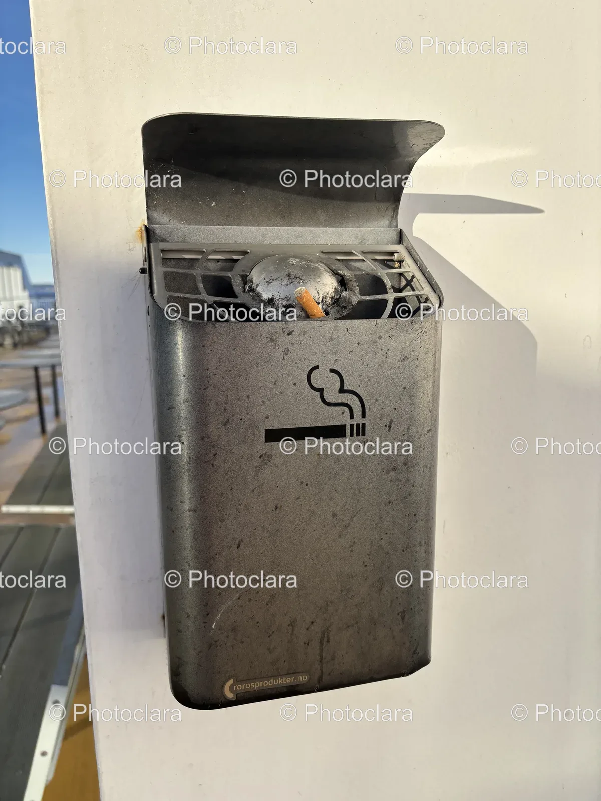wall-mounted-cigarette-dispenser.jpg