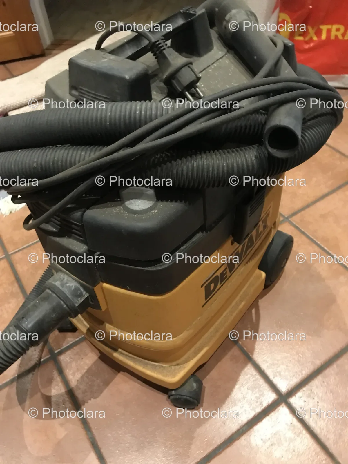 vacuum-cleaner-on-tile-floor.jpg