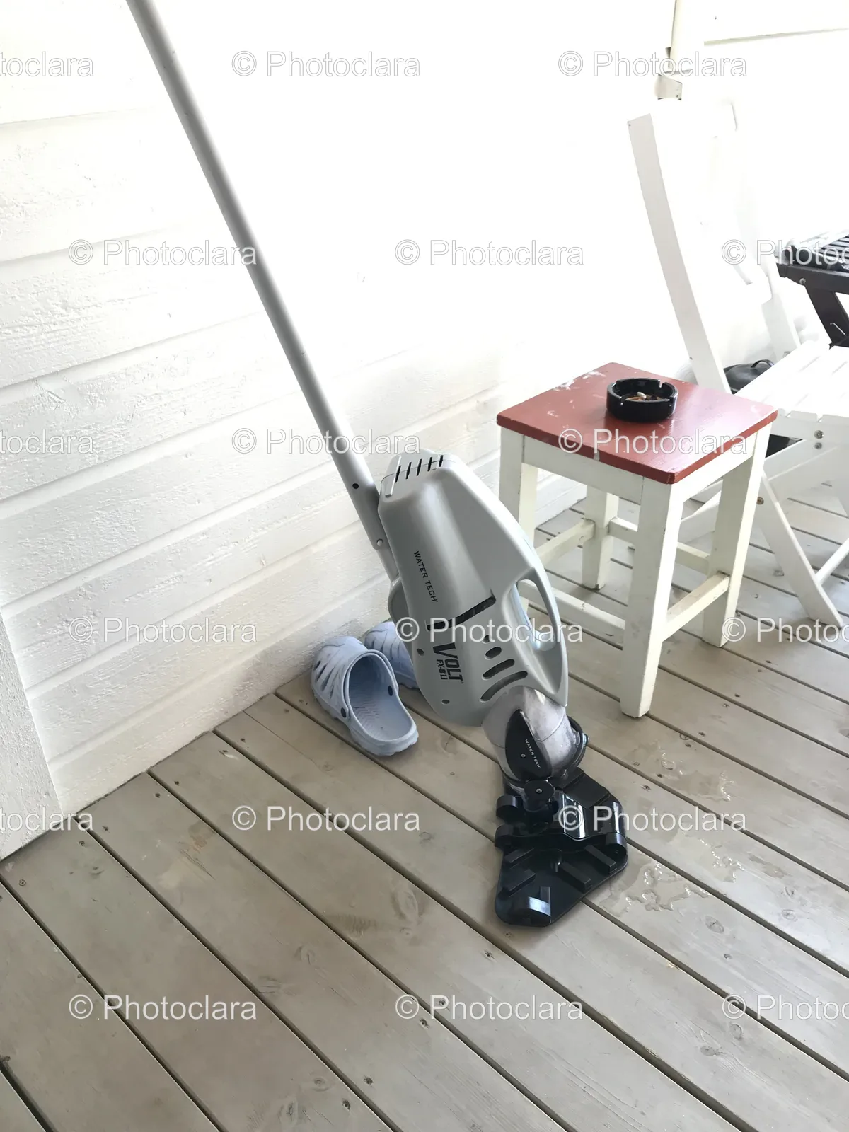 Vacuum-Cleaner-on-Wood-Floor.jpg
