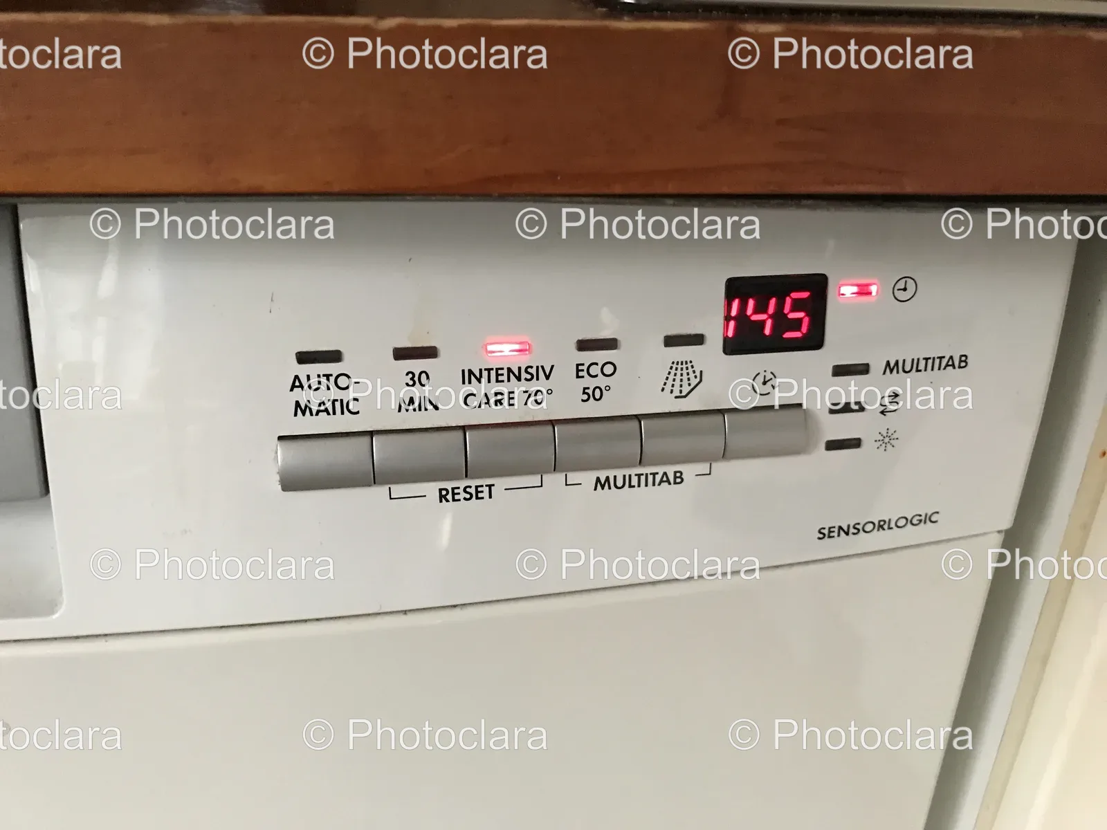 Close-Up-of-an-Advanced-Dishwasher-Control-Panel.jpg
