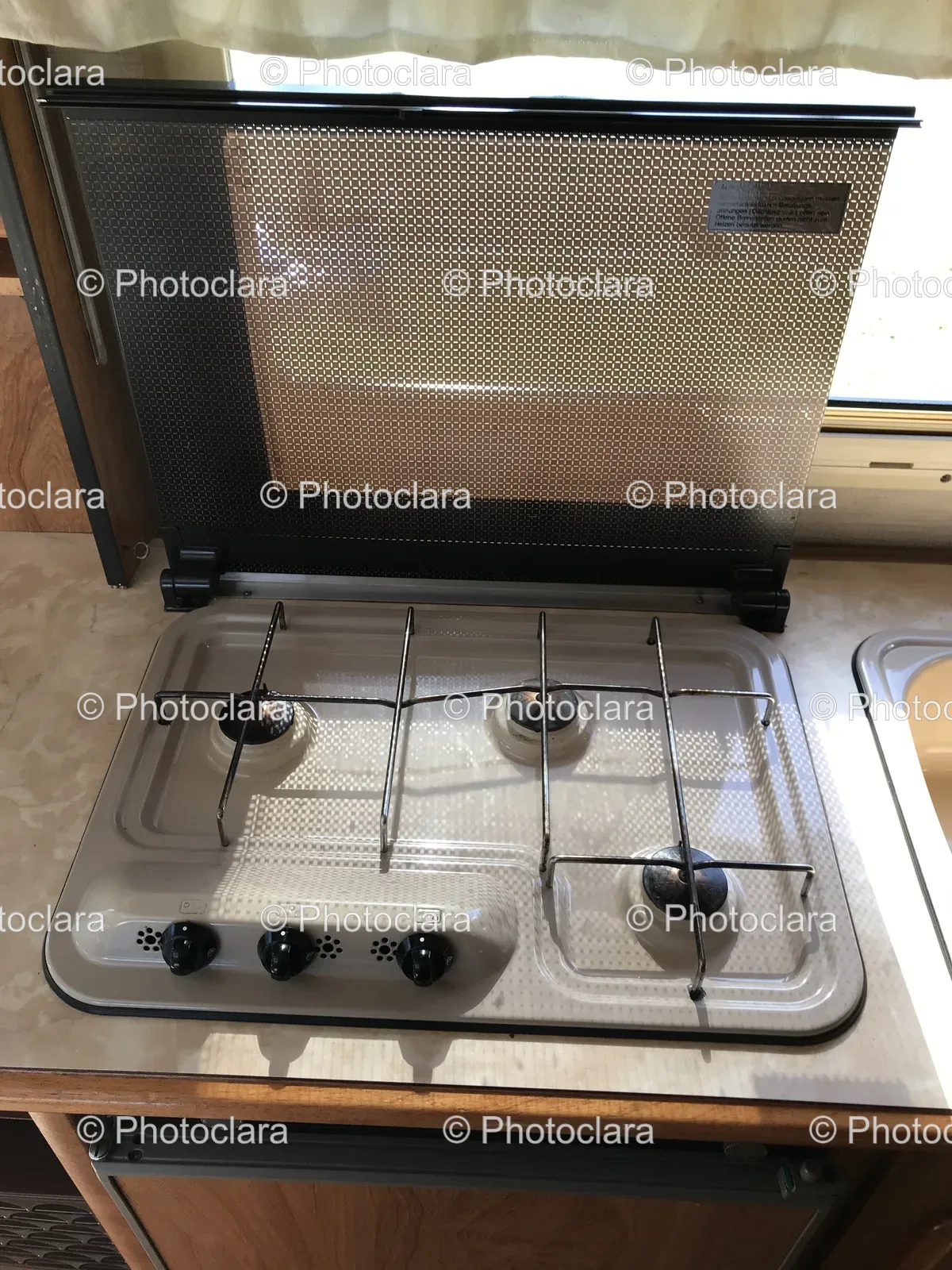 modern-kitchen-stove-top-with-grill.jpg