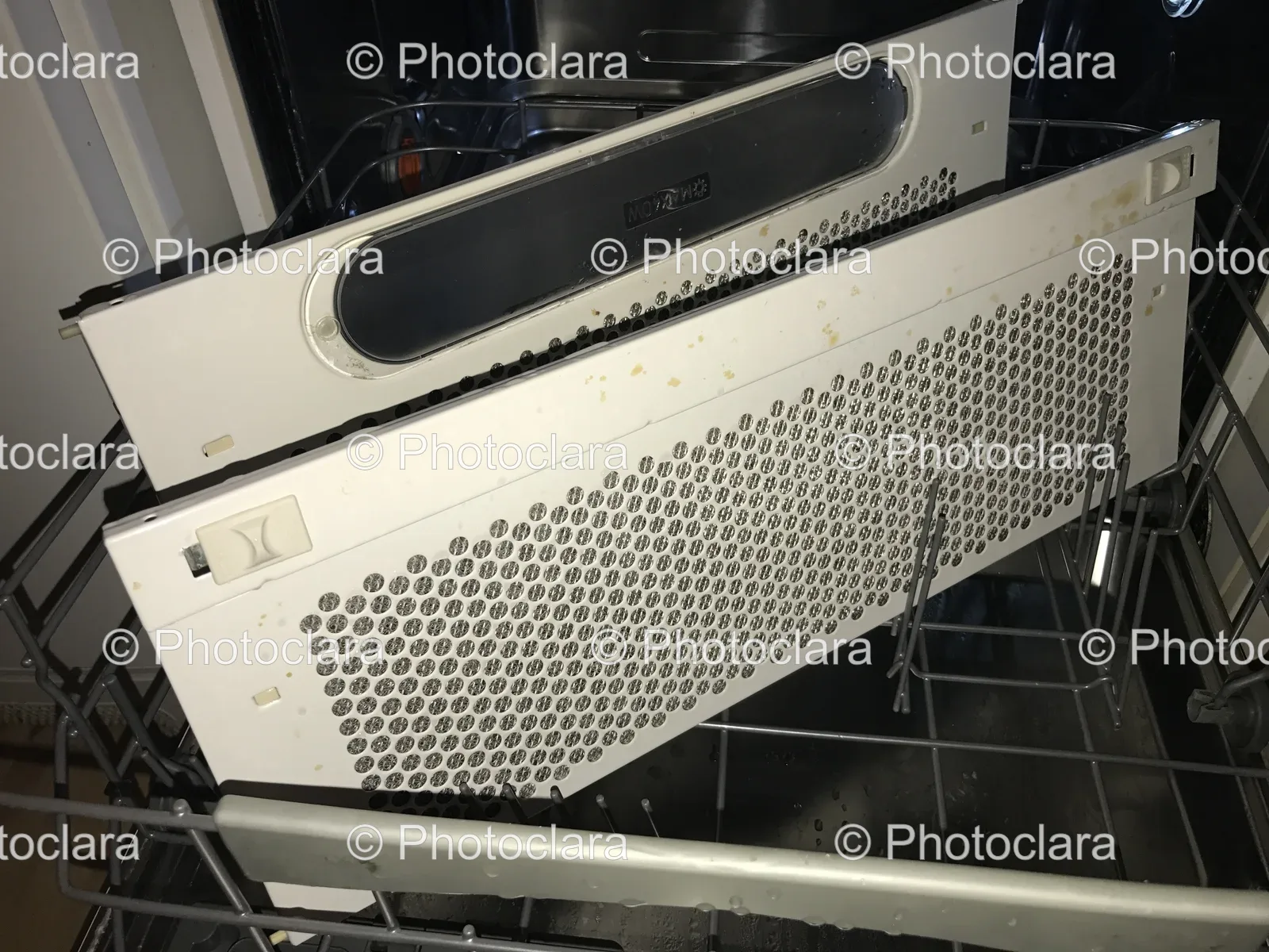 White-Rectangular-Object-in-Dishwasher.jpg