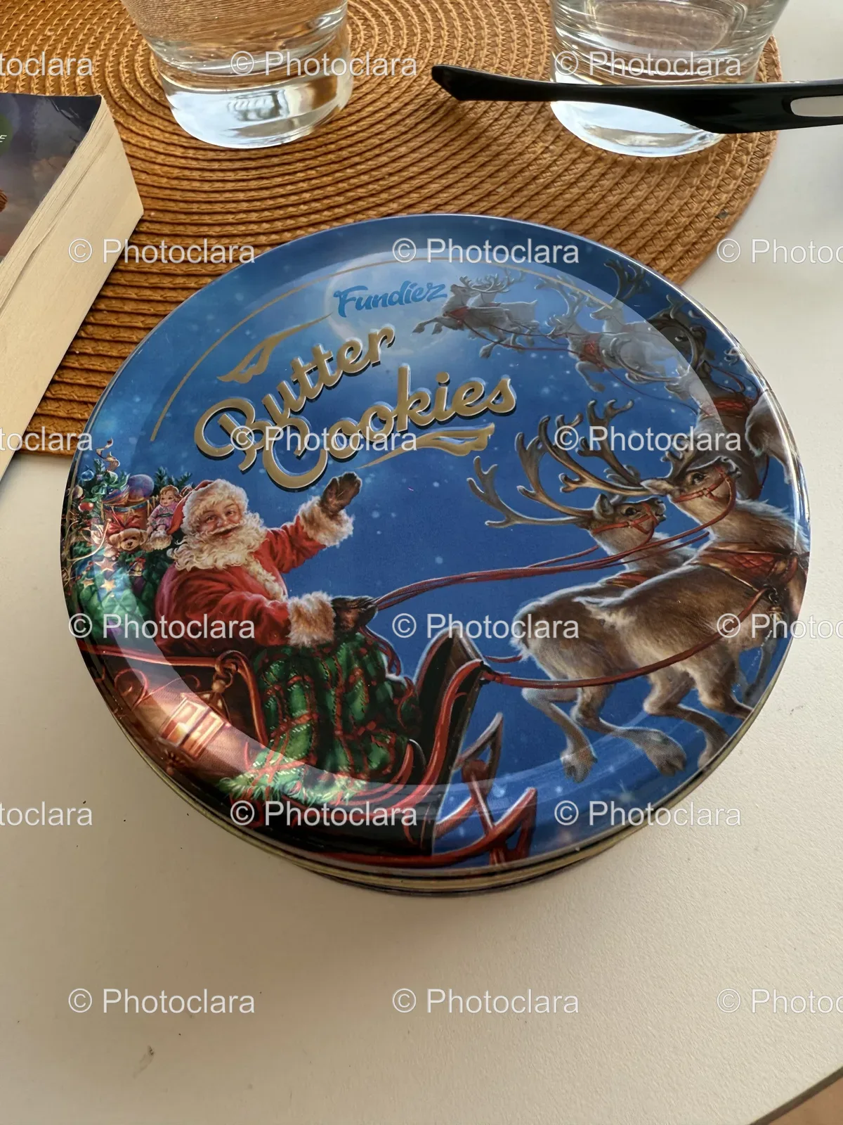 Vintage-Round-Cookie-Tin-Fundies-Butter-Cookies.jpg