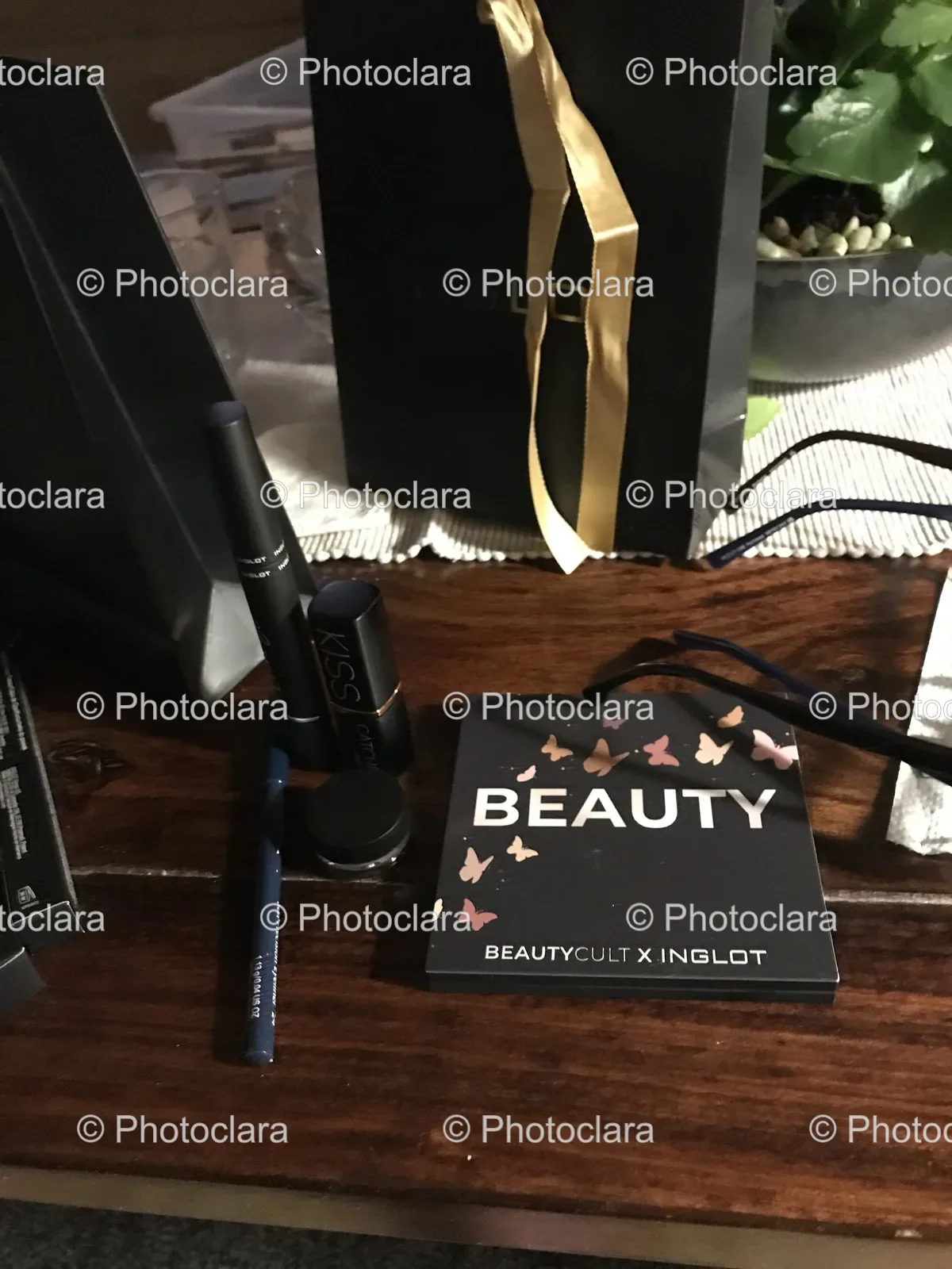 Black-Box-with-Beauty-Products-on-Wooden-Surface.jpg