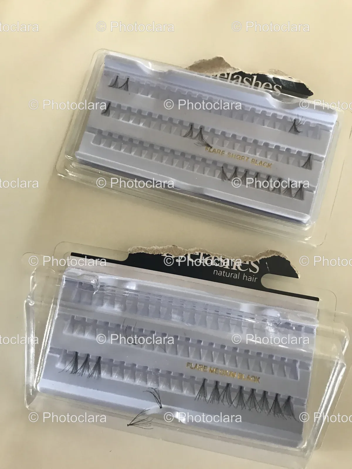pair-of-fake-eyelashes-in-plastic-packaging.jpg