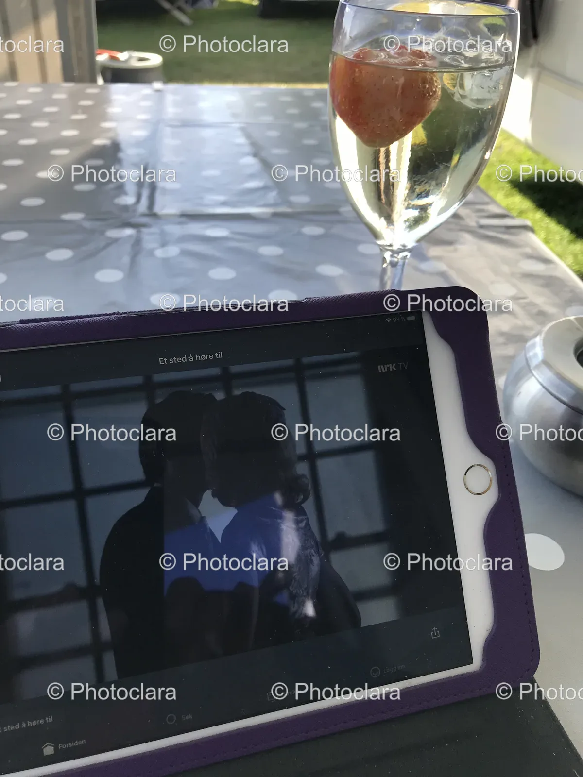 Tablet-and-Glass-of-Champagne.jpg